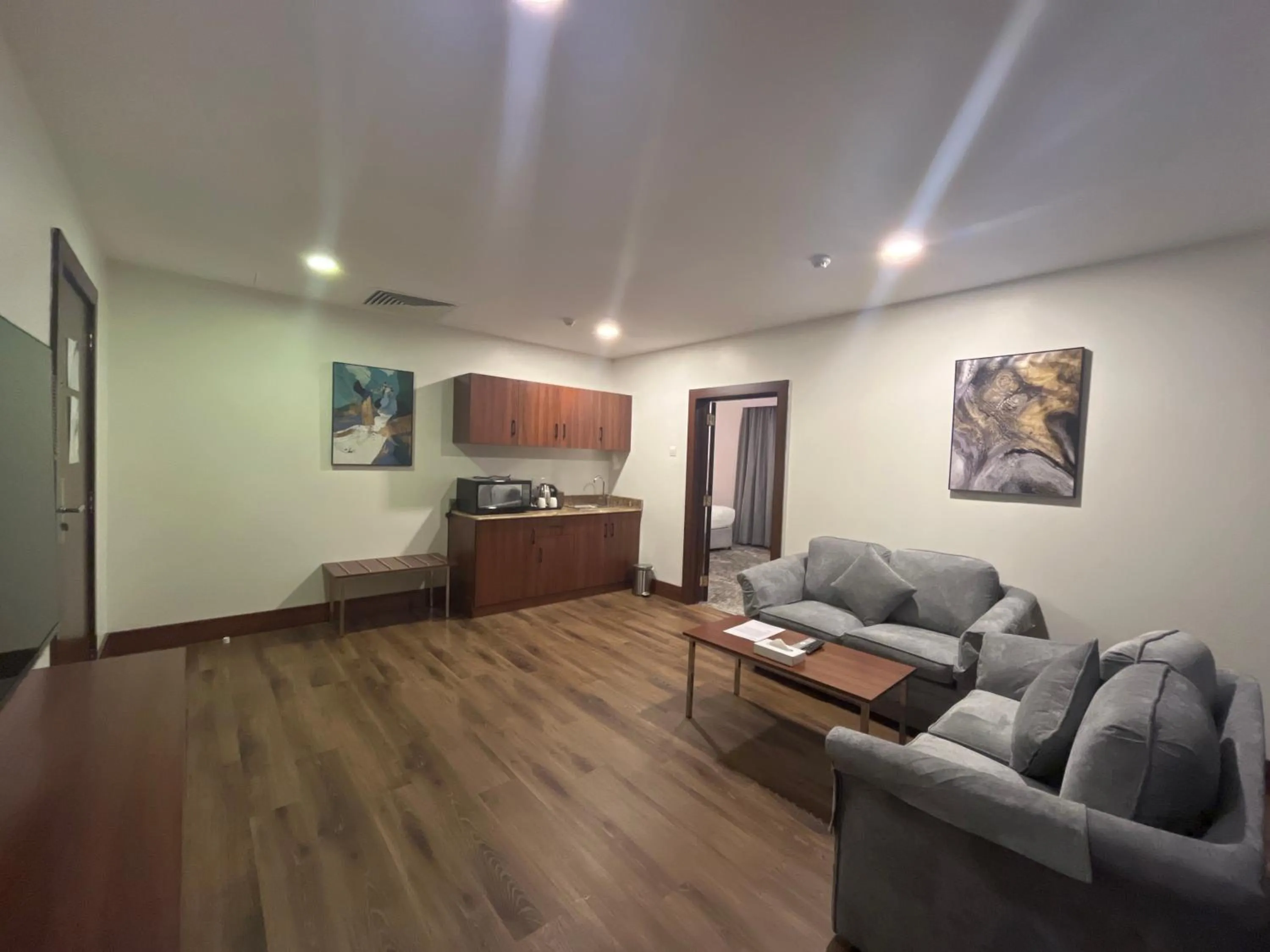 Kitchen or kitchenette in Lily Hotel Suite Mubarraz