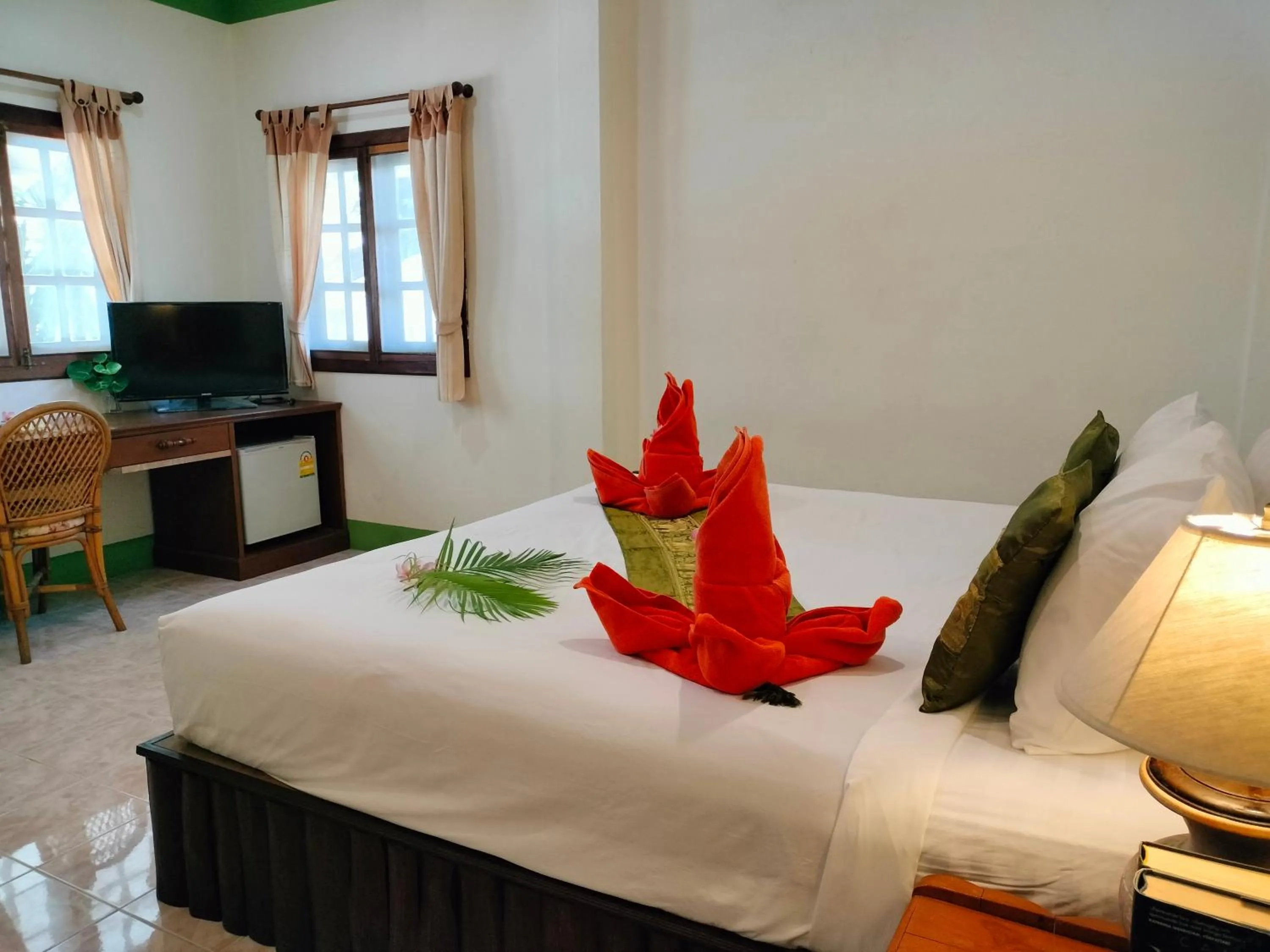 Bed in Phuwadee Resort