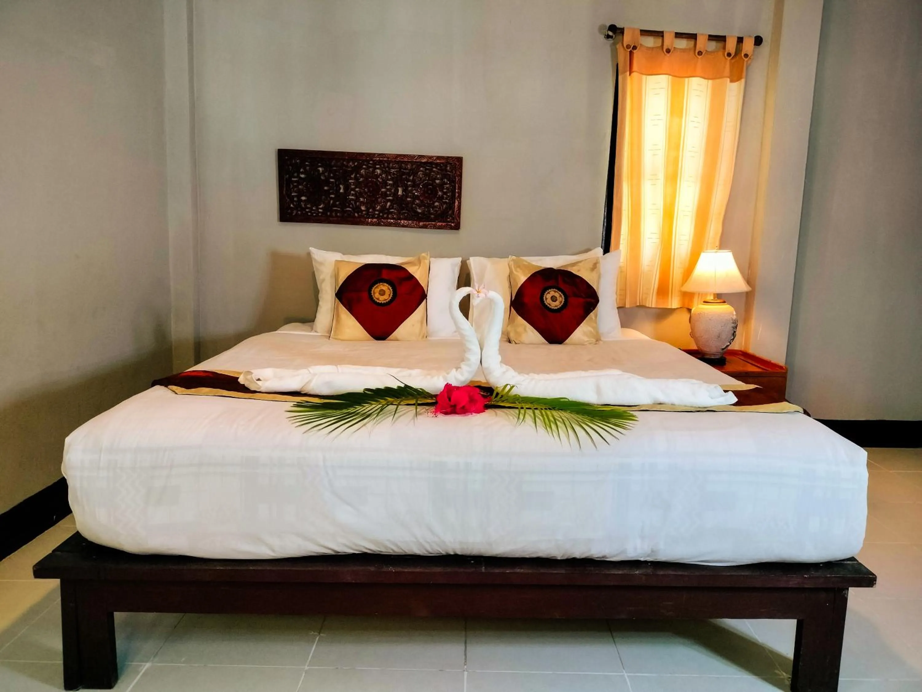 Bed in Phuwadee Resort