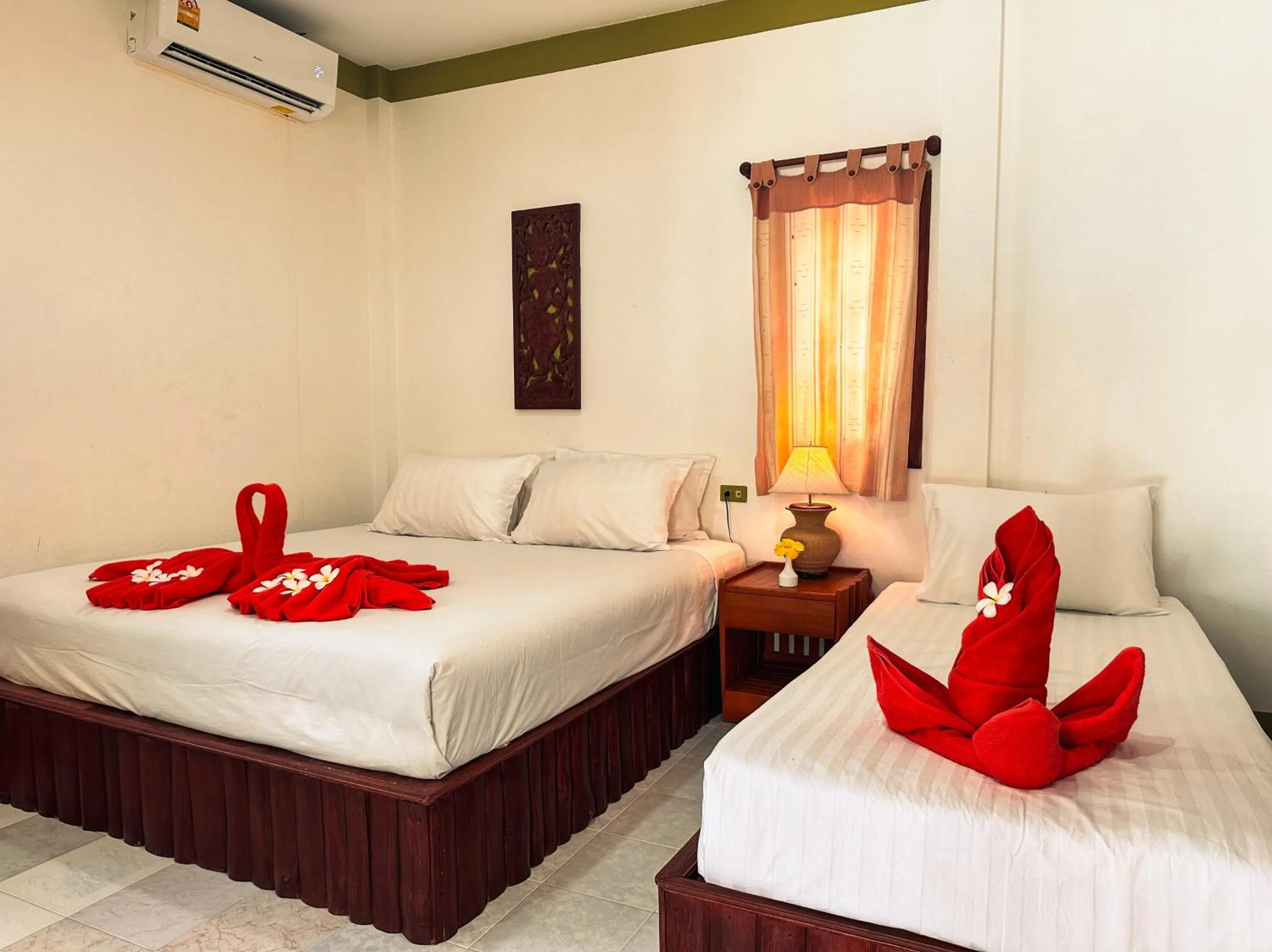 Bed in Phuwadee Resort