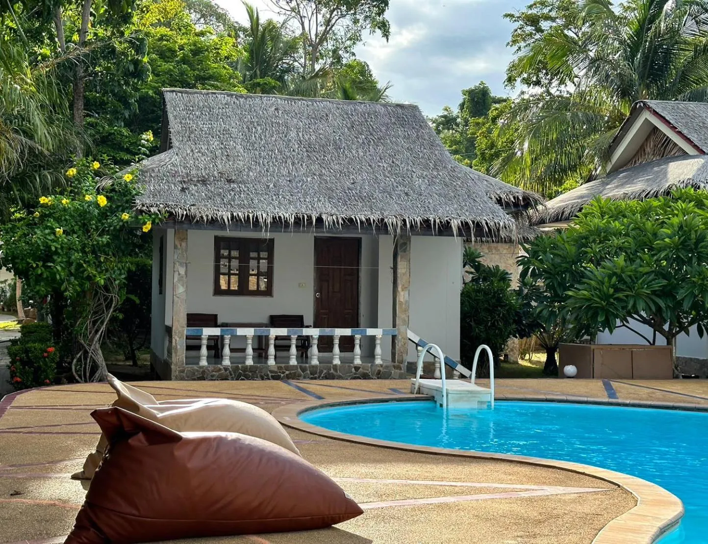 Swimming pool in Phuwadee Resort