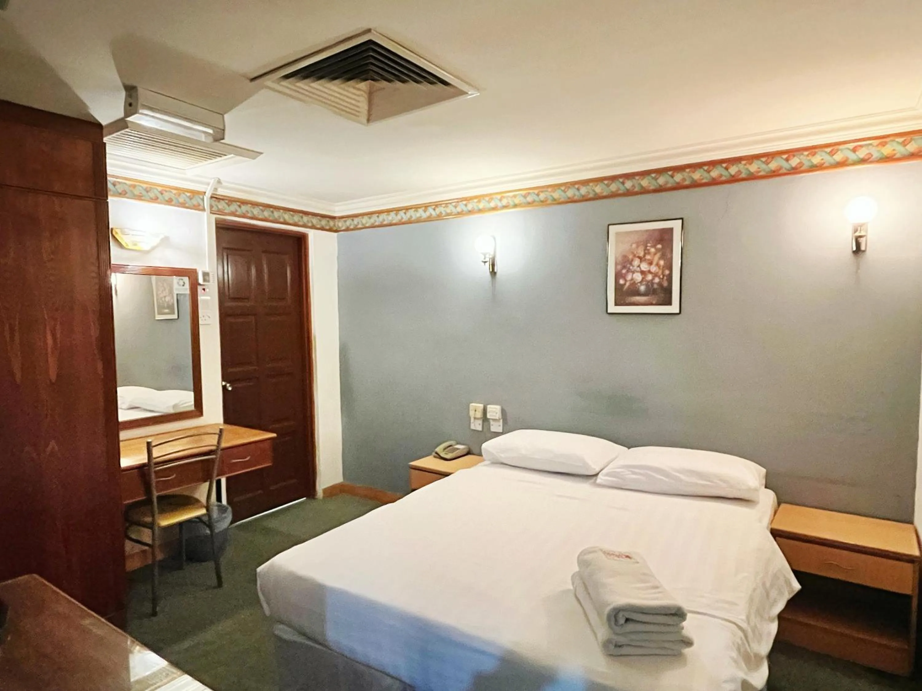 Bed in Fair Park Hotel