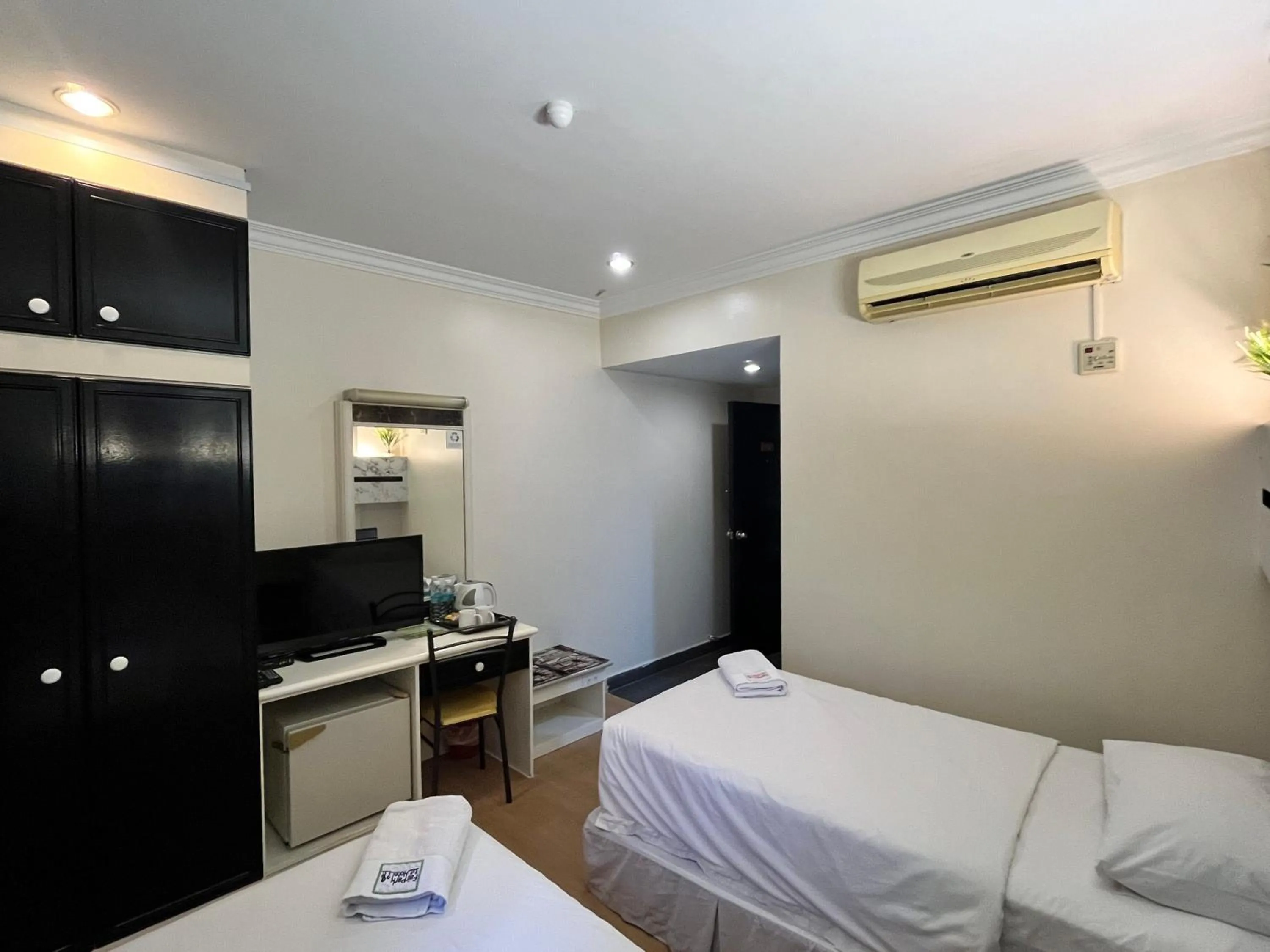 Bed in Fair Park Hotel