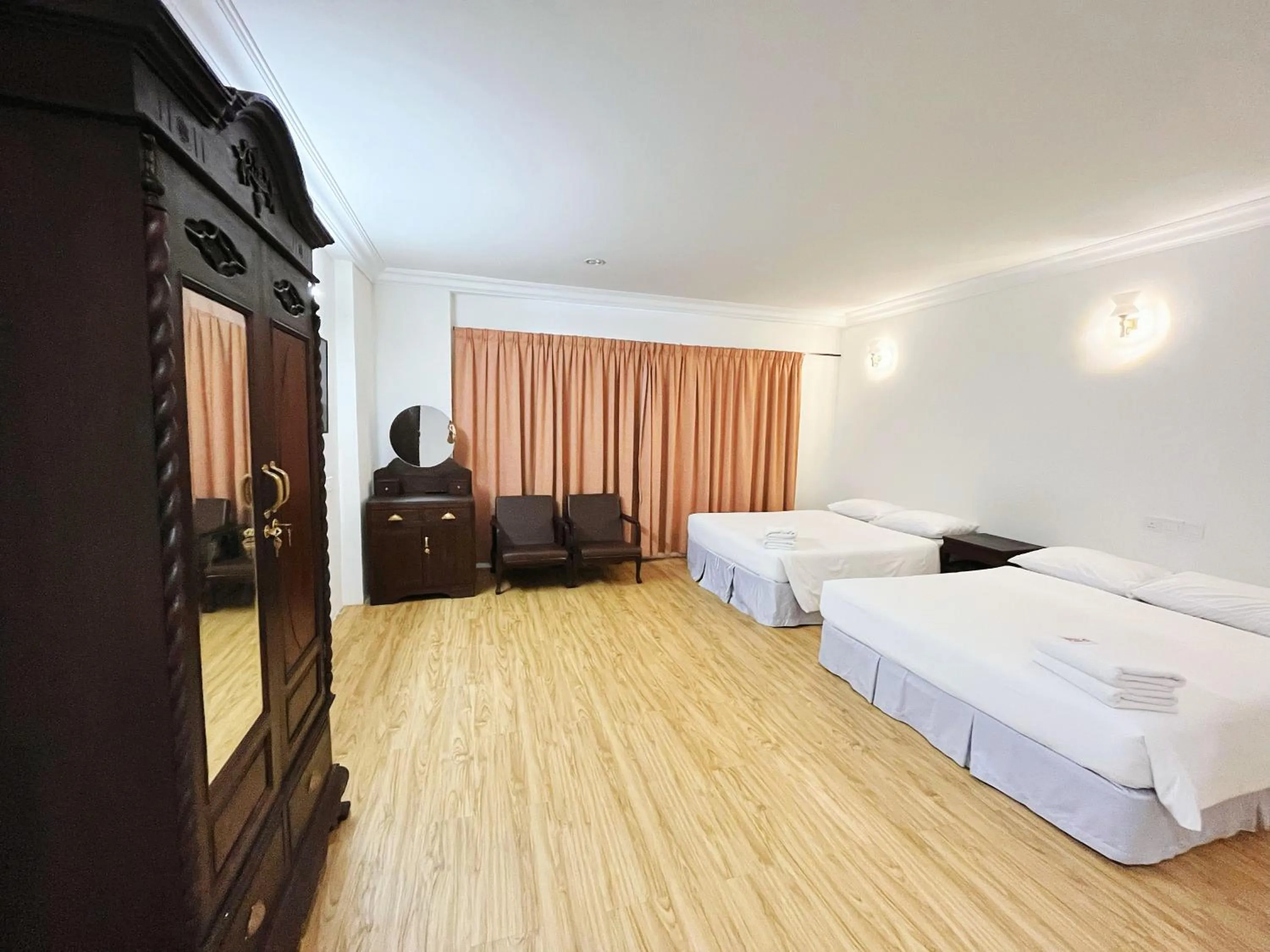 Bedroom, Bed in Fair Park Hotel