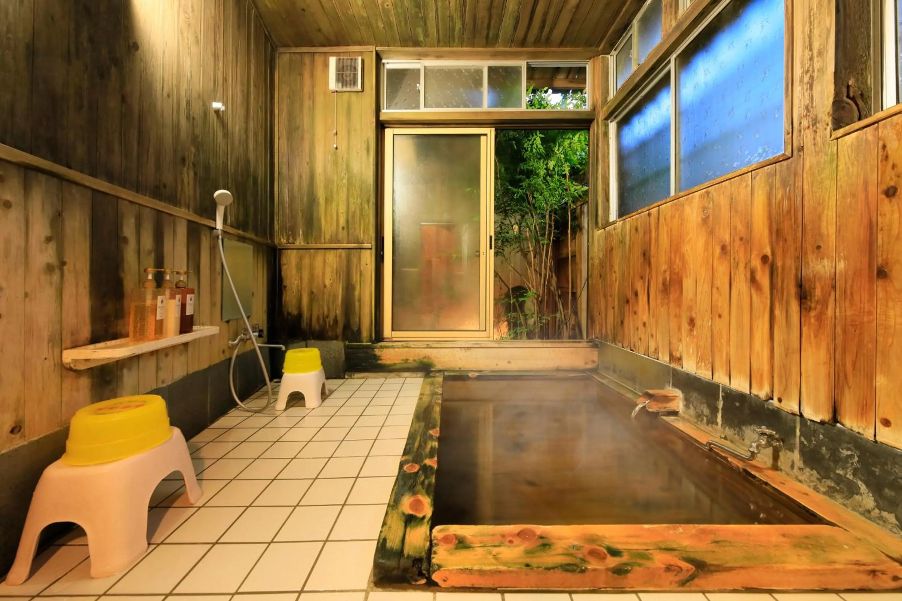 Hot Spring Bath in Yudanaka Seifuso