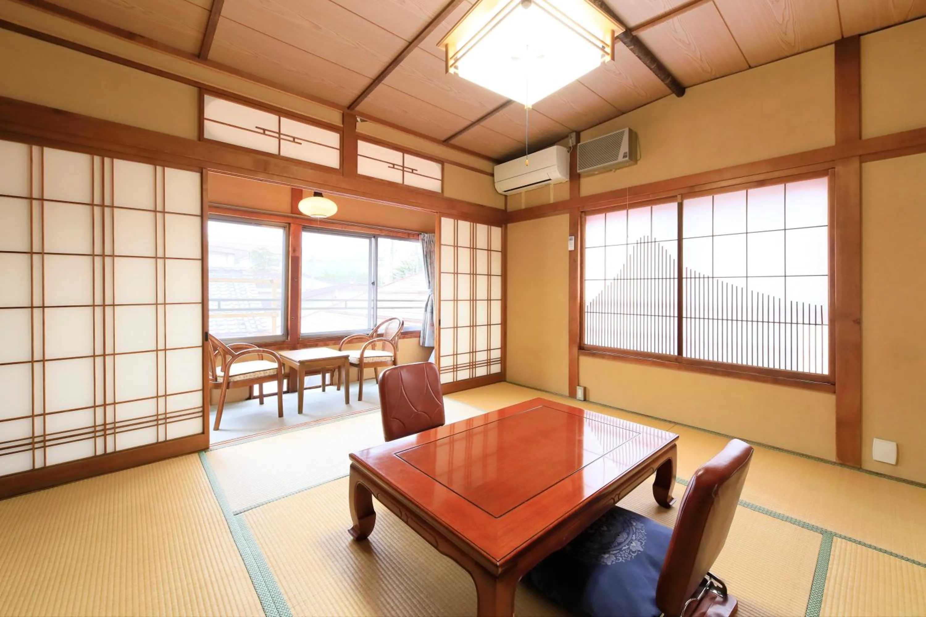 Photo of the whole room in Yudanaka Seifuso