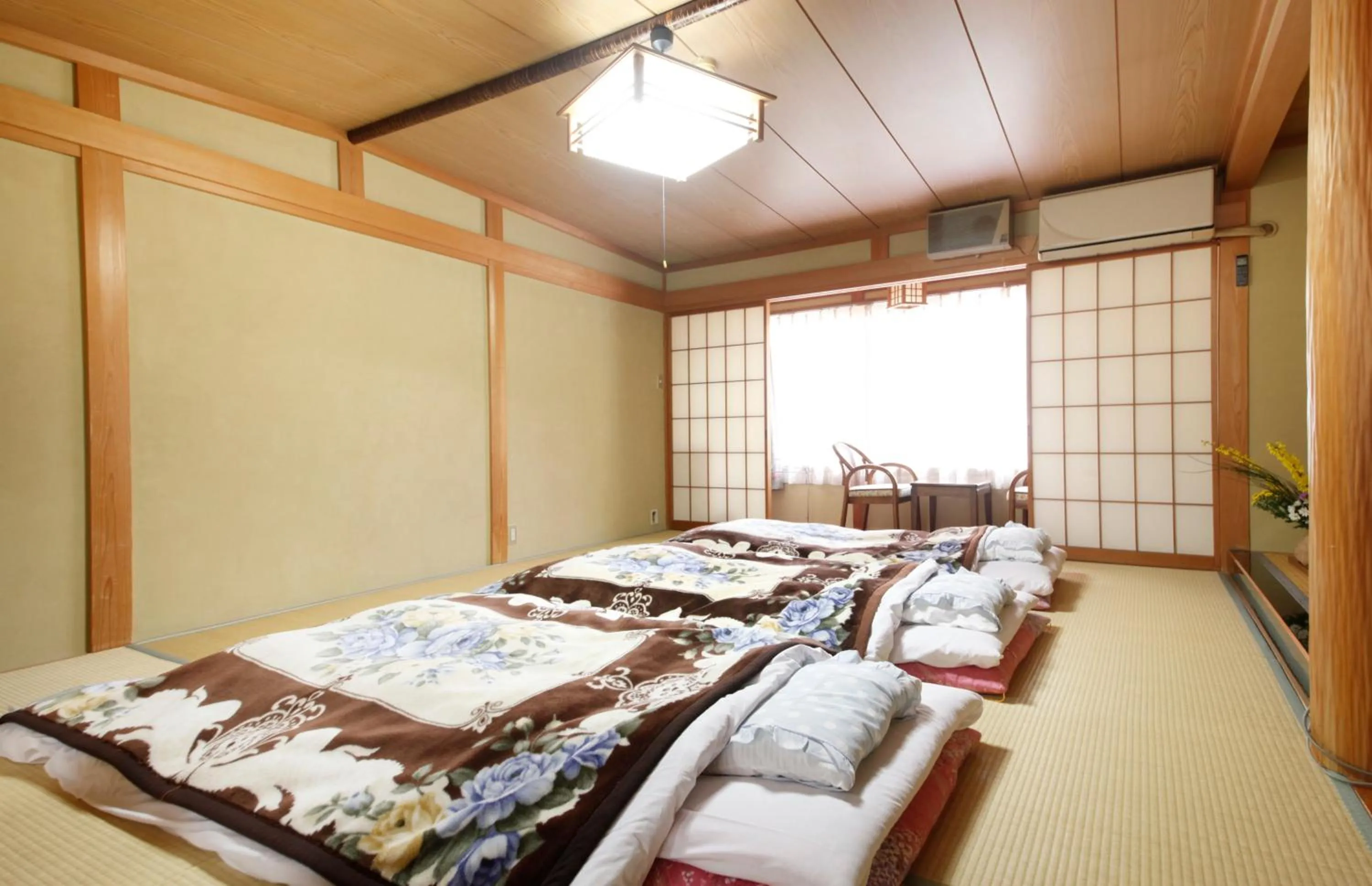 Photo of the whole room, Bed in Yudanaka Seifuso