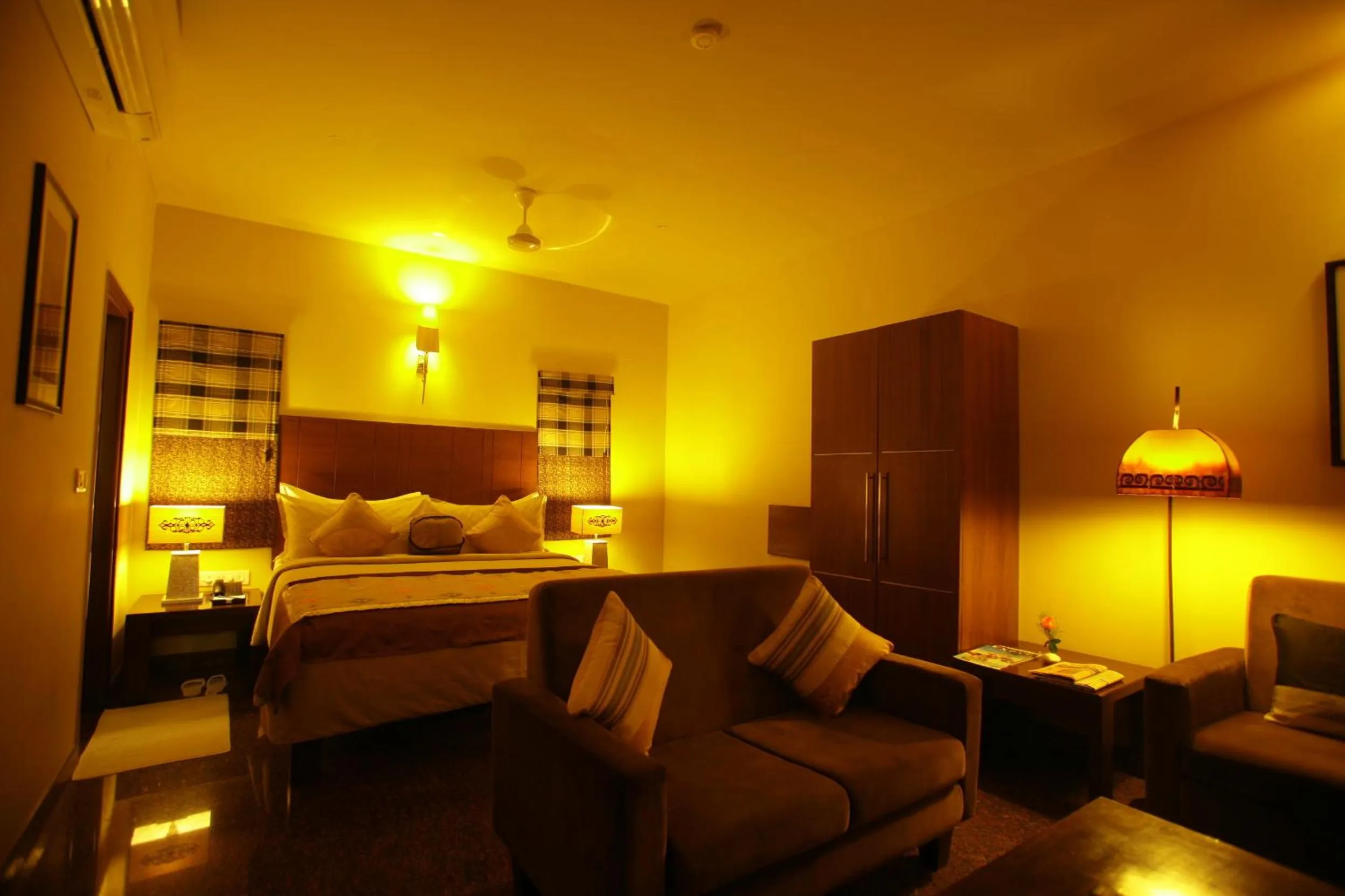 Photo of the whole room, Bed in juSTa Indiranagar