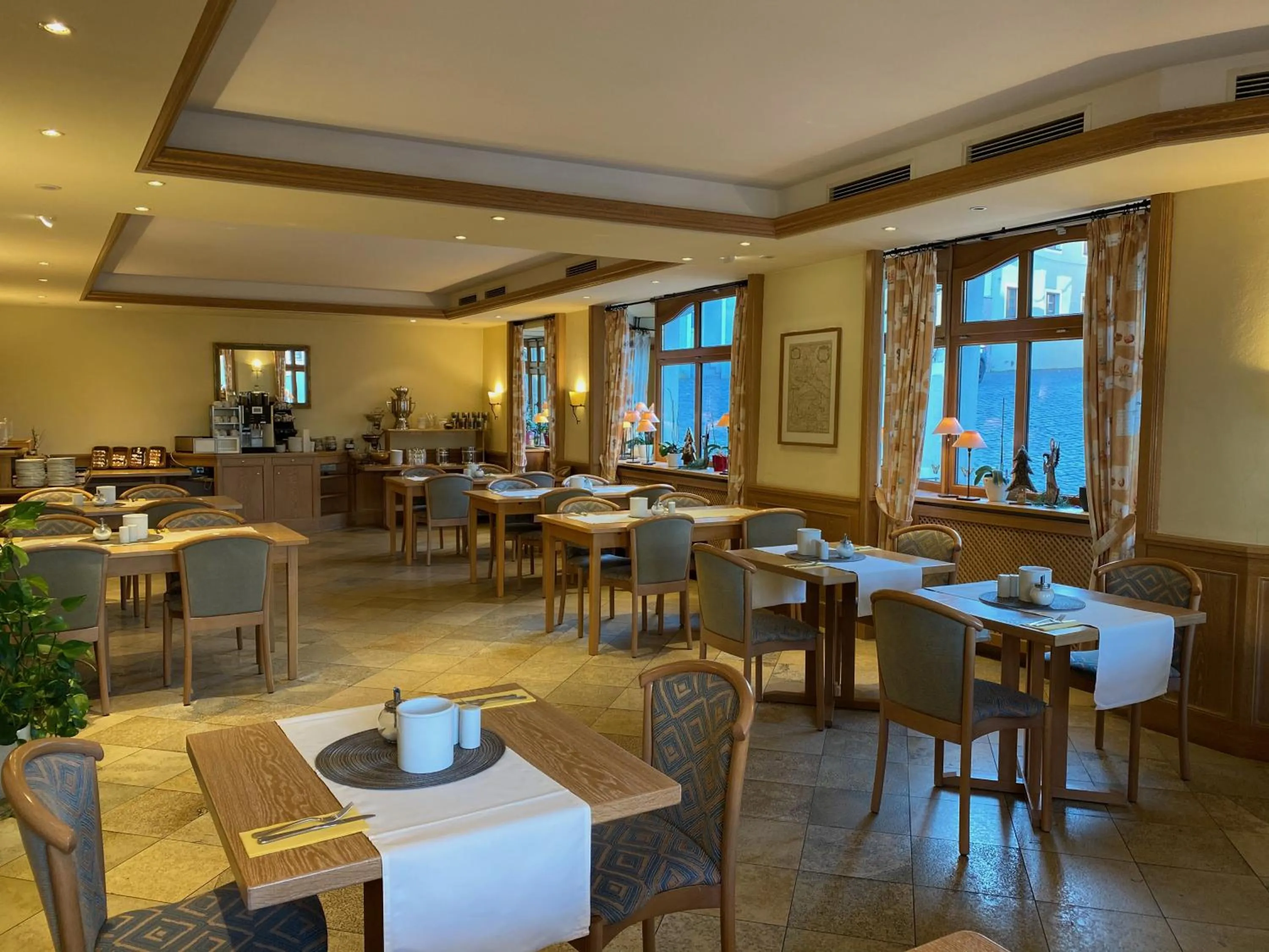 Buffet breakfast in Hotel Lobmeyer