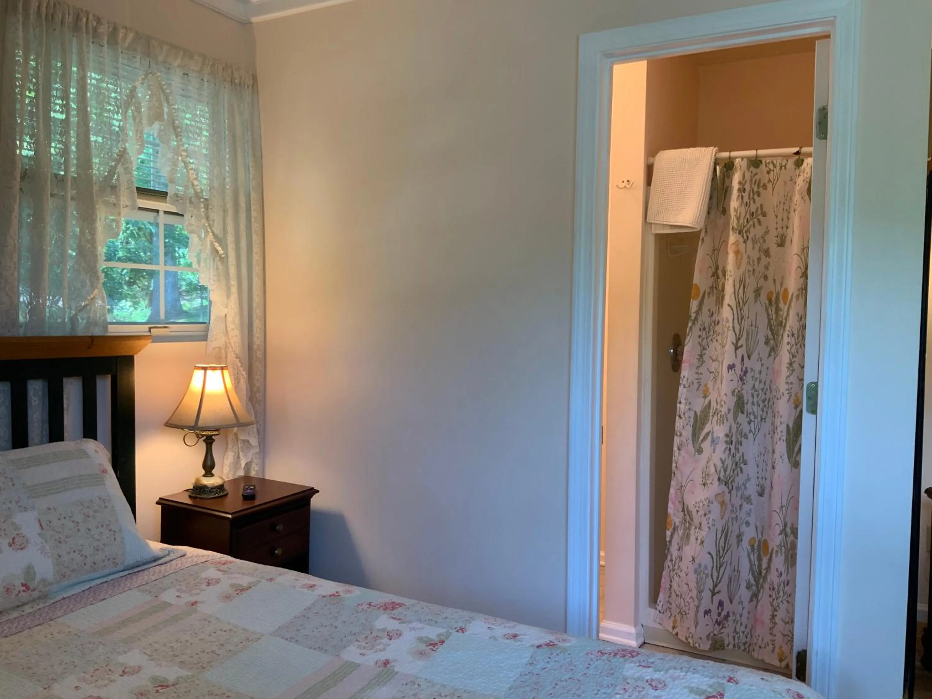 Bed in The Chimney Rock Inn & Cottages