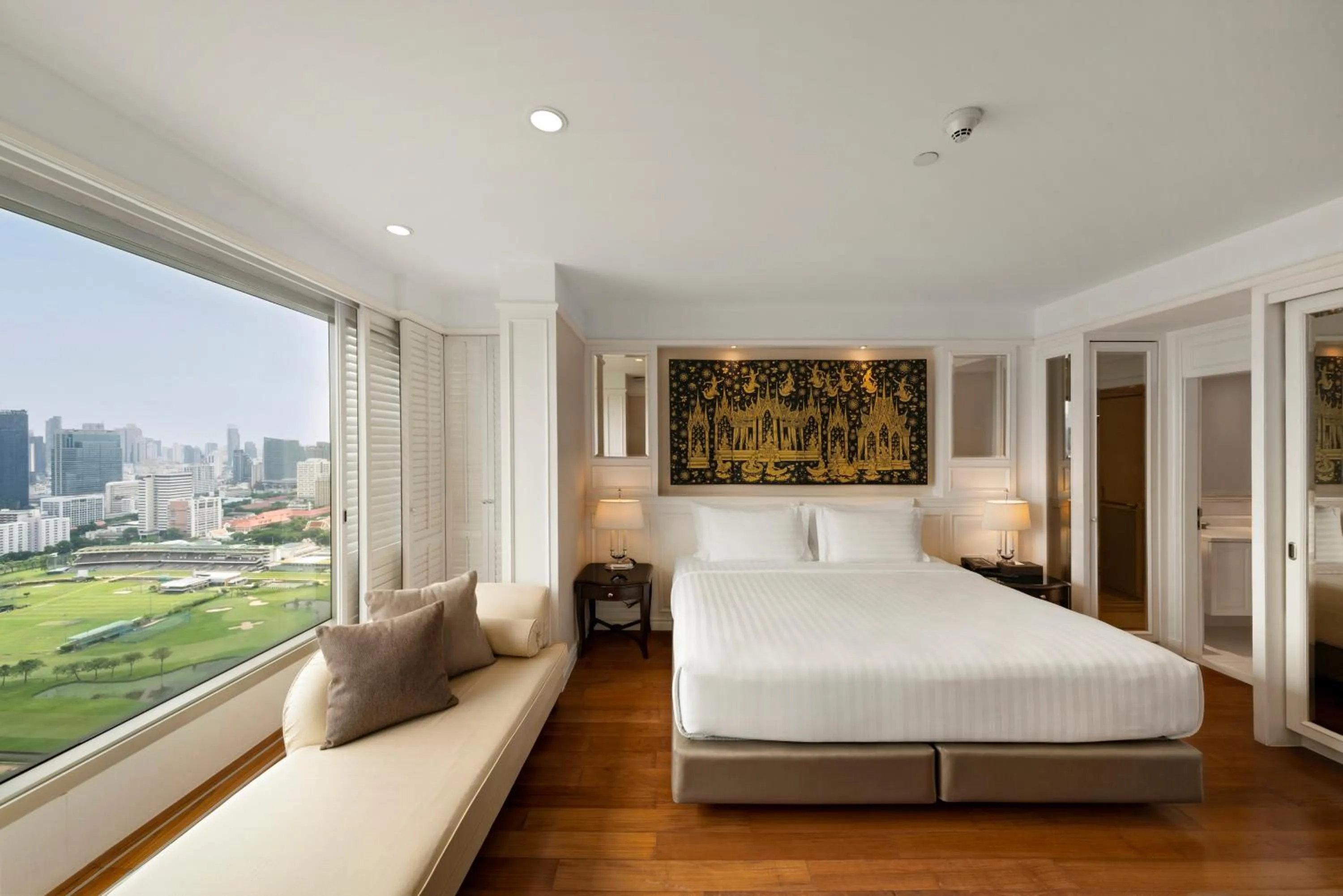 View (from property/room), Bed in Grande Centre Point Hotel Ratchadamri Bangkok