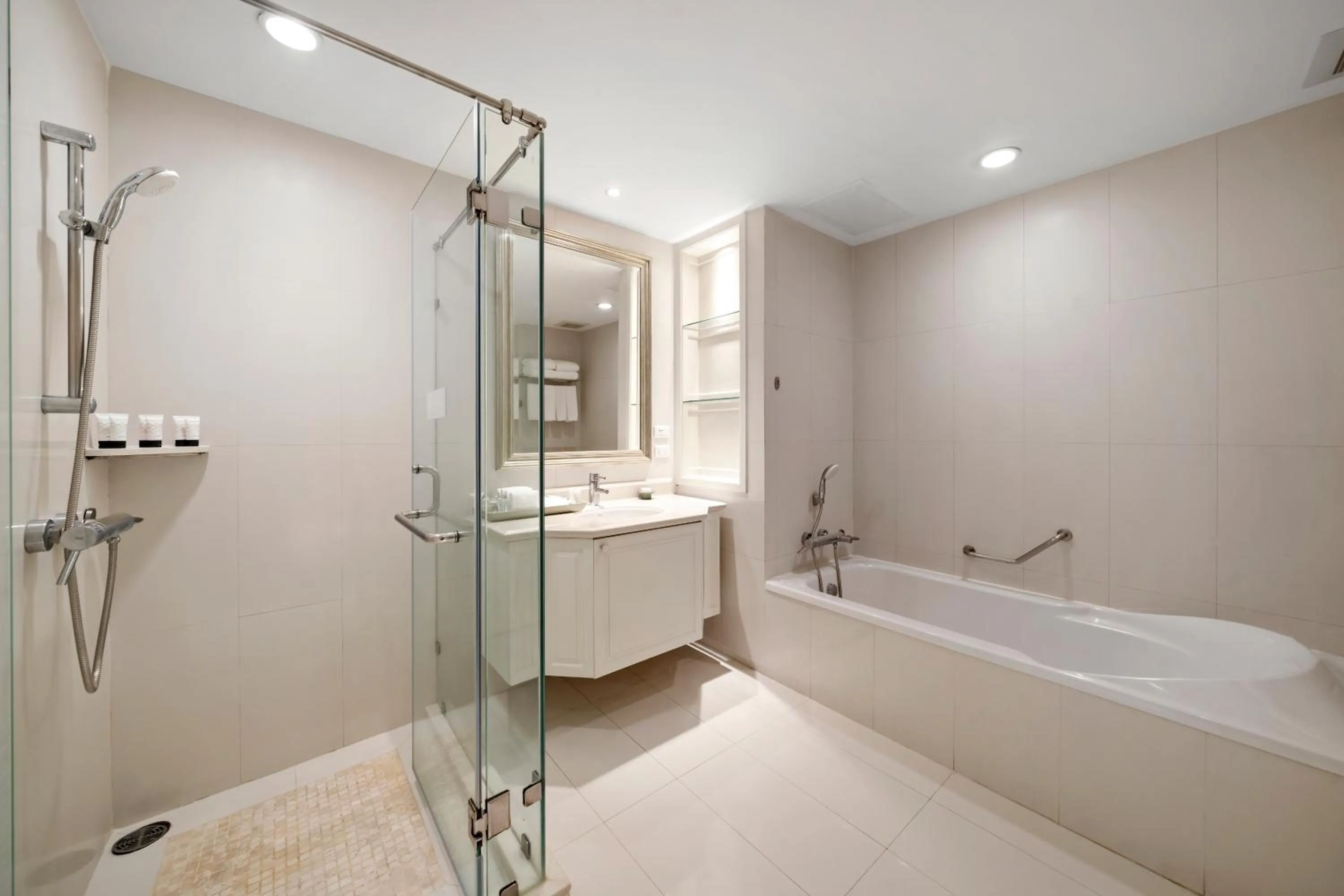 Bathroom in Grande Centre Point Hotel Ratchadamri Bangkok