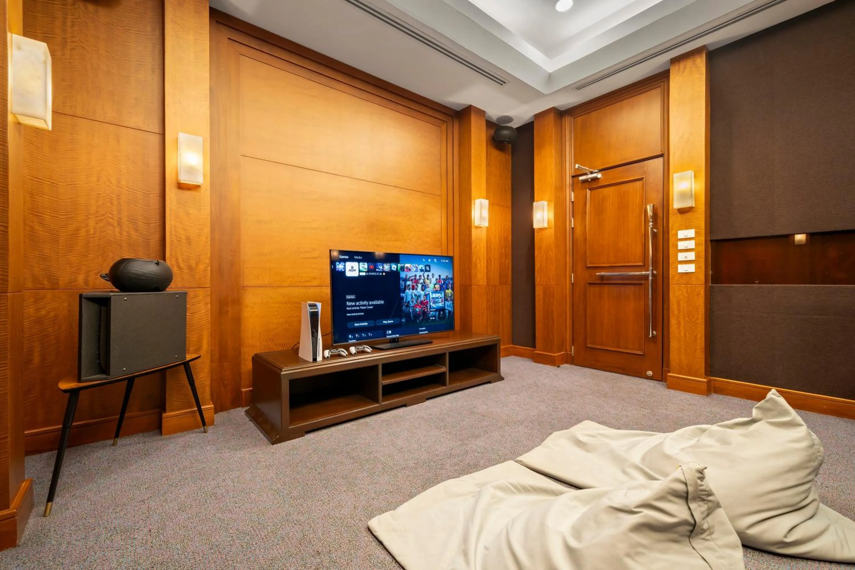 Game Room, Bed in Grande Centre Point Hotel Ratchadamri Bangkok