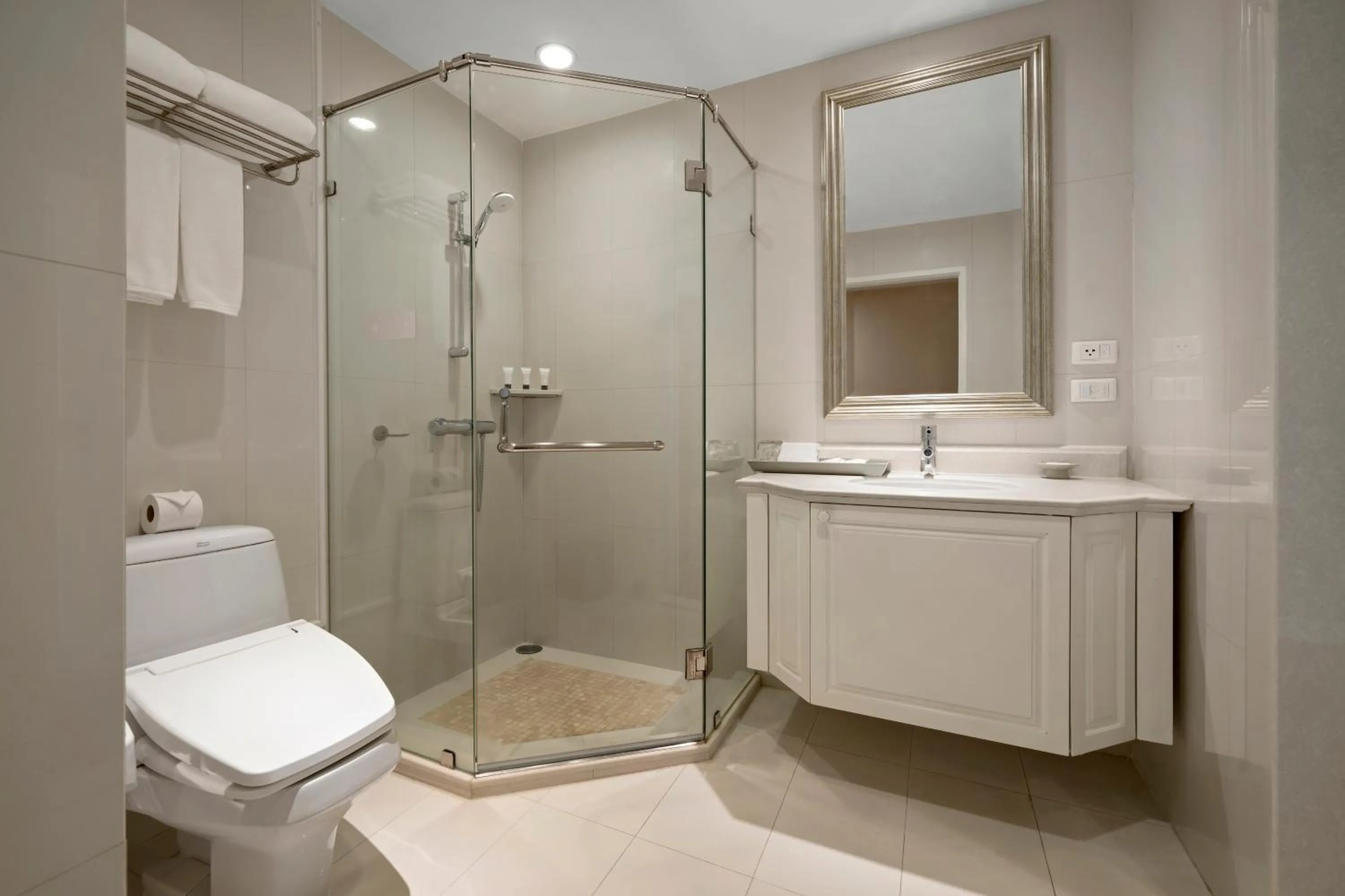 Bathroom in Grande Centre Point Hotel Ratchadamri Bangkok