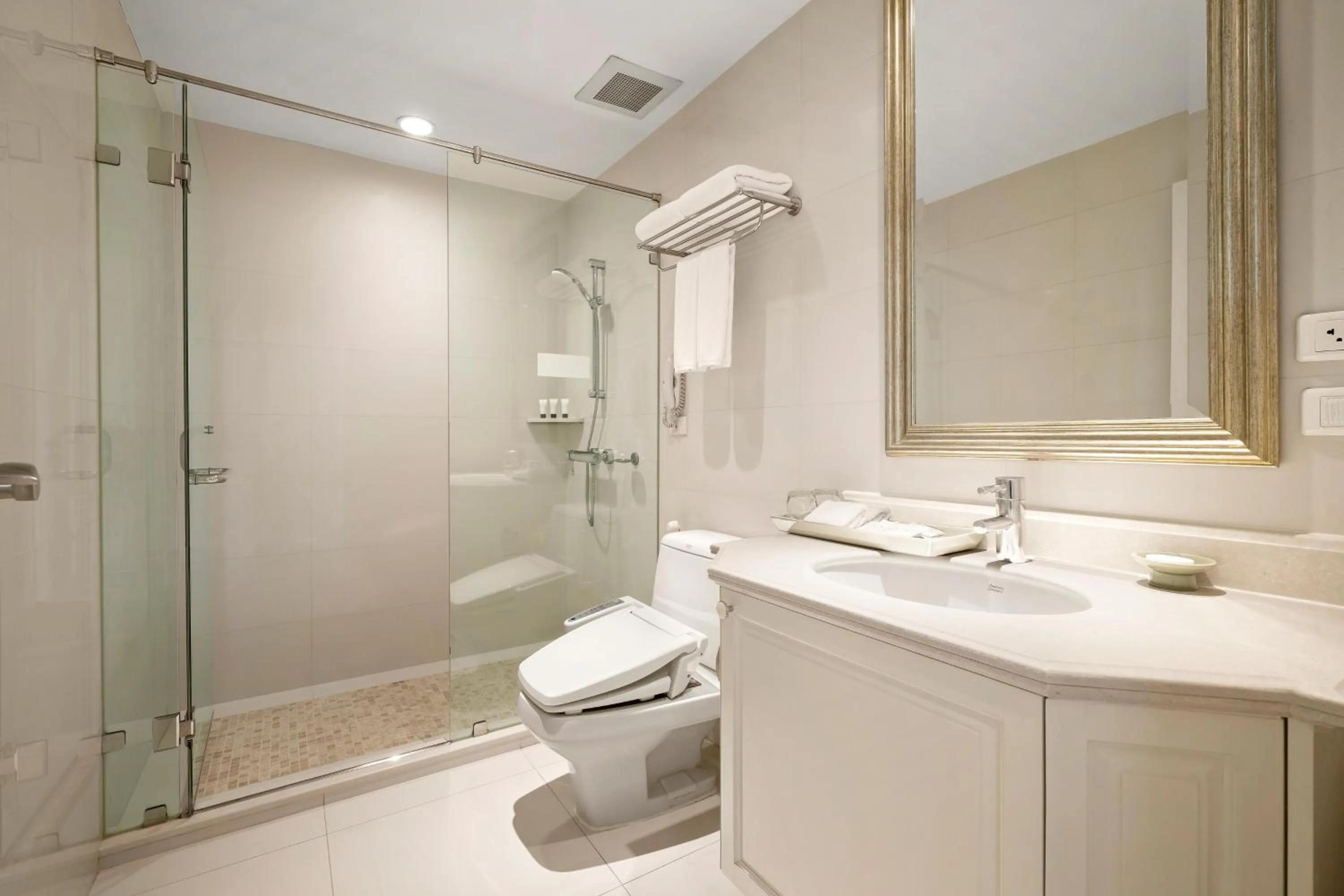 Bathroom in Grande Centre Point Hotel Ratchadamri Bangkok