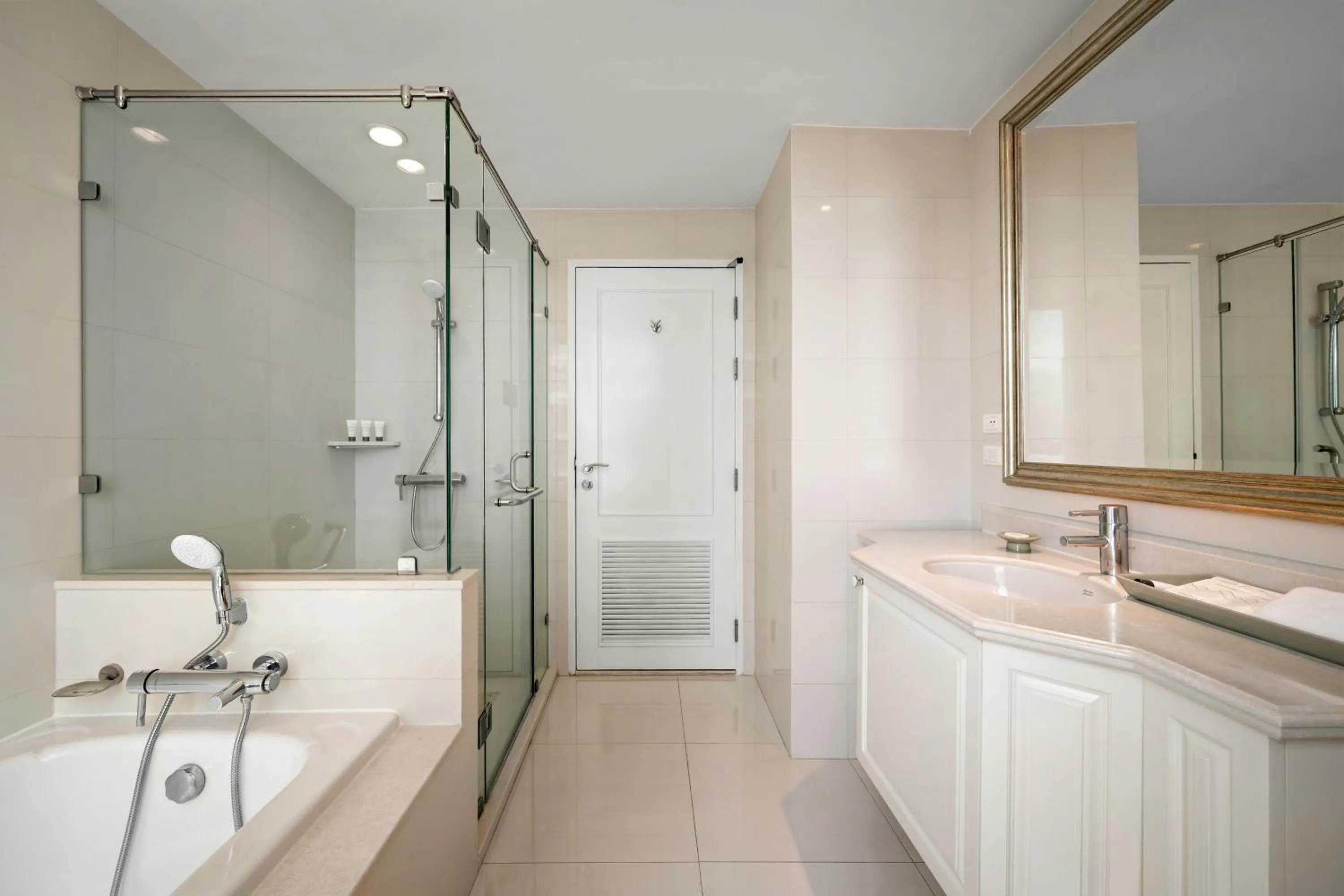 Bathroom in Grande Centre Point Hotel Ratchadamri Bangkok