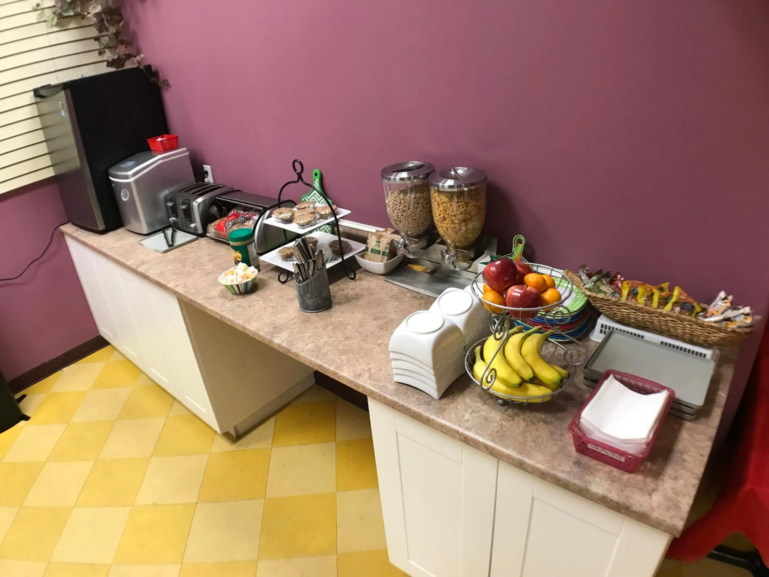 Restaurant/places to eat in Balsam Suites Boutique Inn & Residence