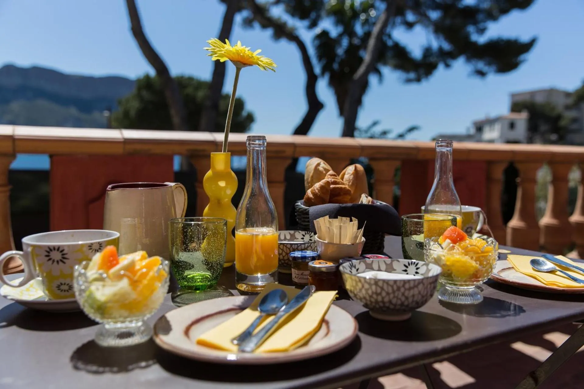 Breakfast in Le Jardin d'Emile