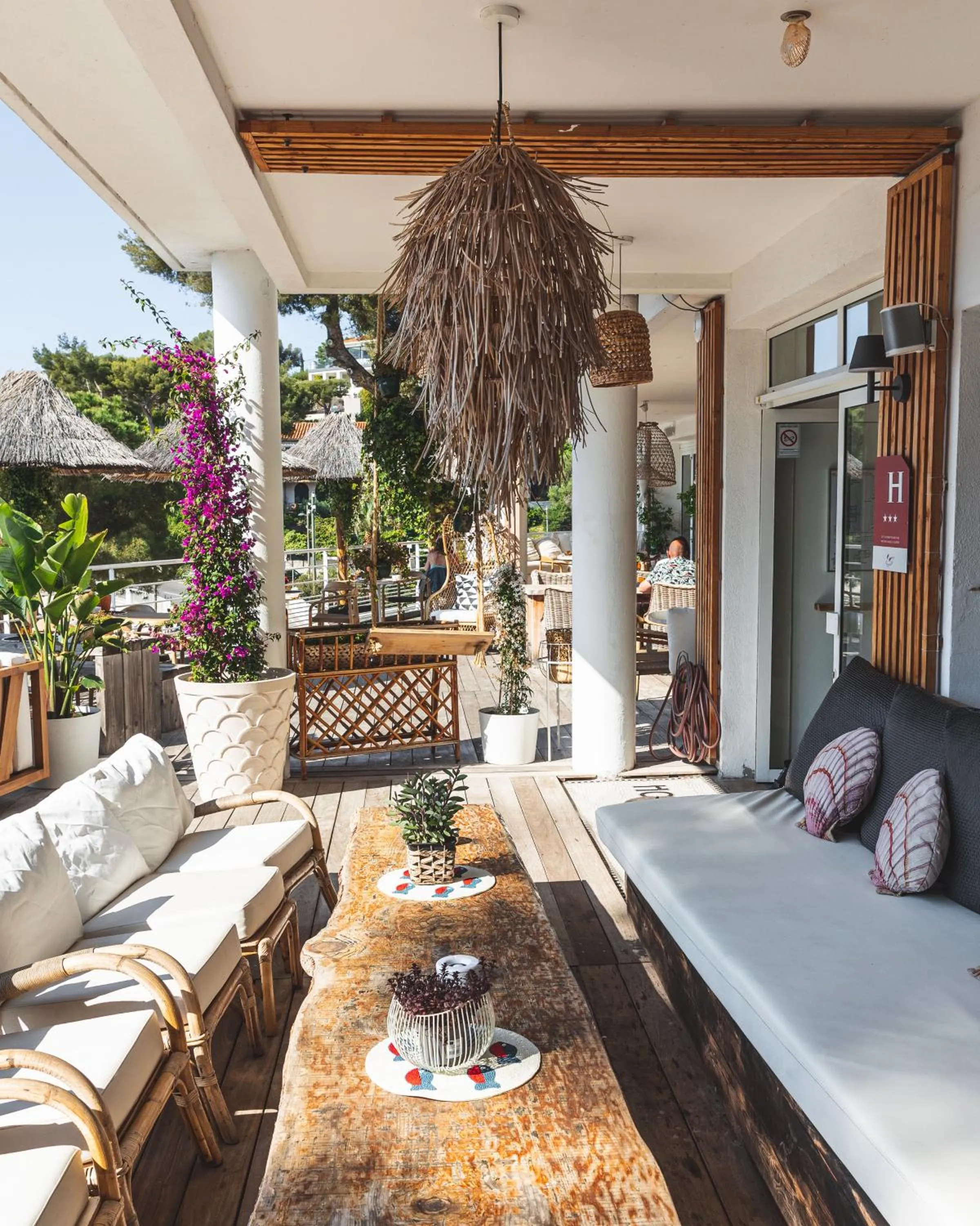 Restaurant/places to eat in Hotel de La Plage - Mahogany