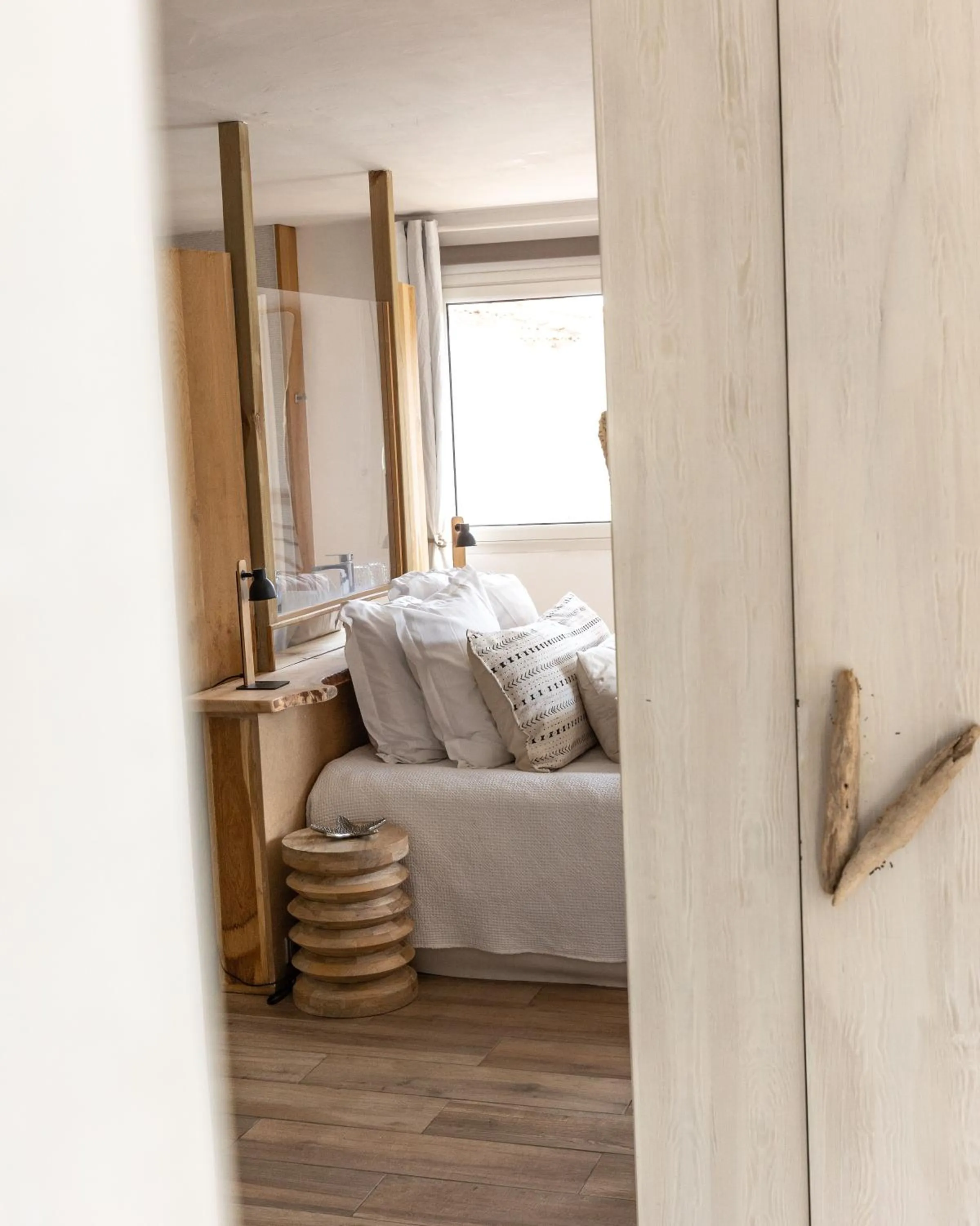 Photo of the whole room, Bed in Hotel de La Plage - Mahogany
