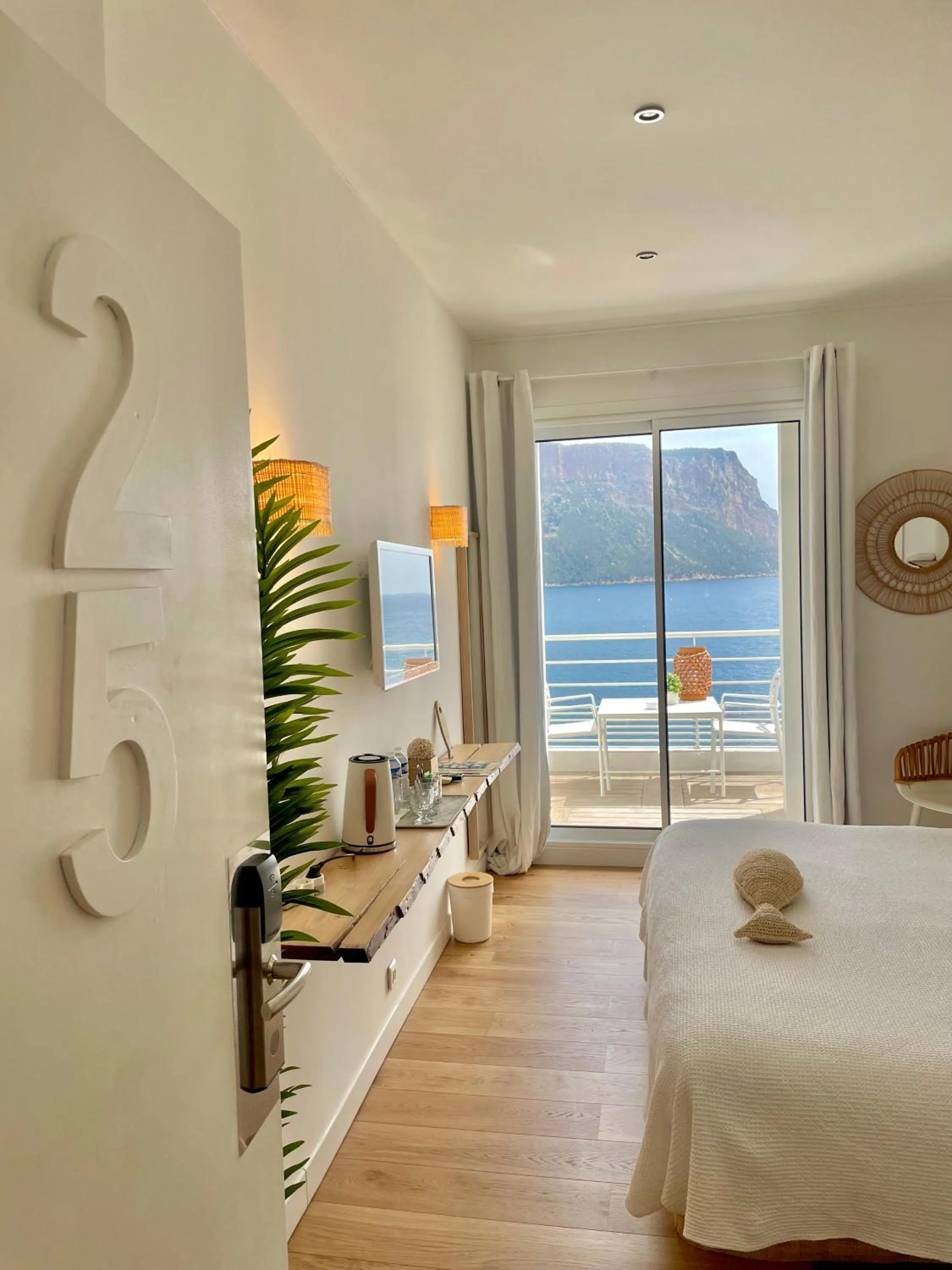 Bed in Hotel de La Plage - Mahogany