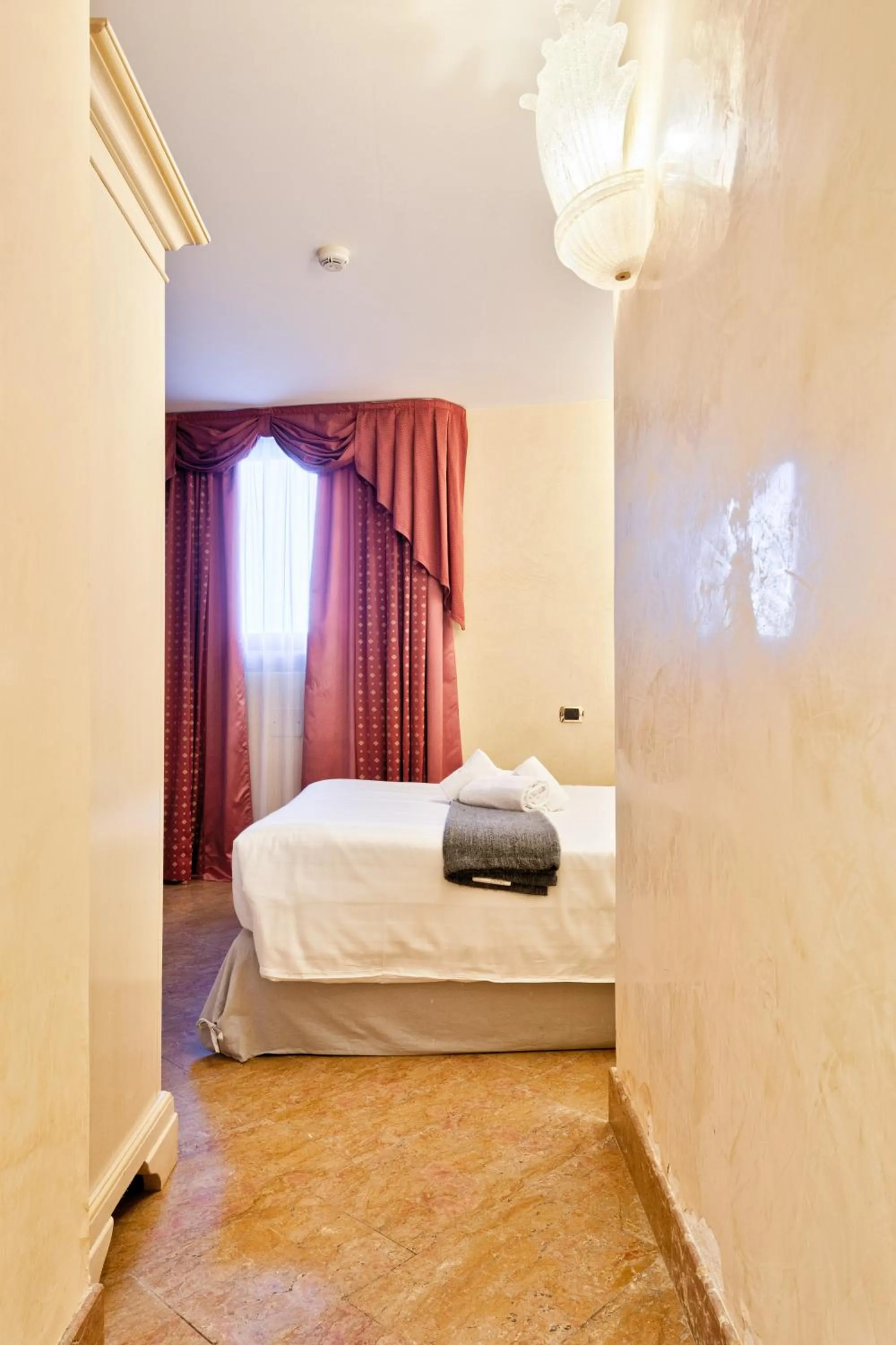 Bedroom, Bed in Hotel Vecellio Venice on the Lagoon