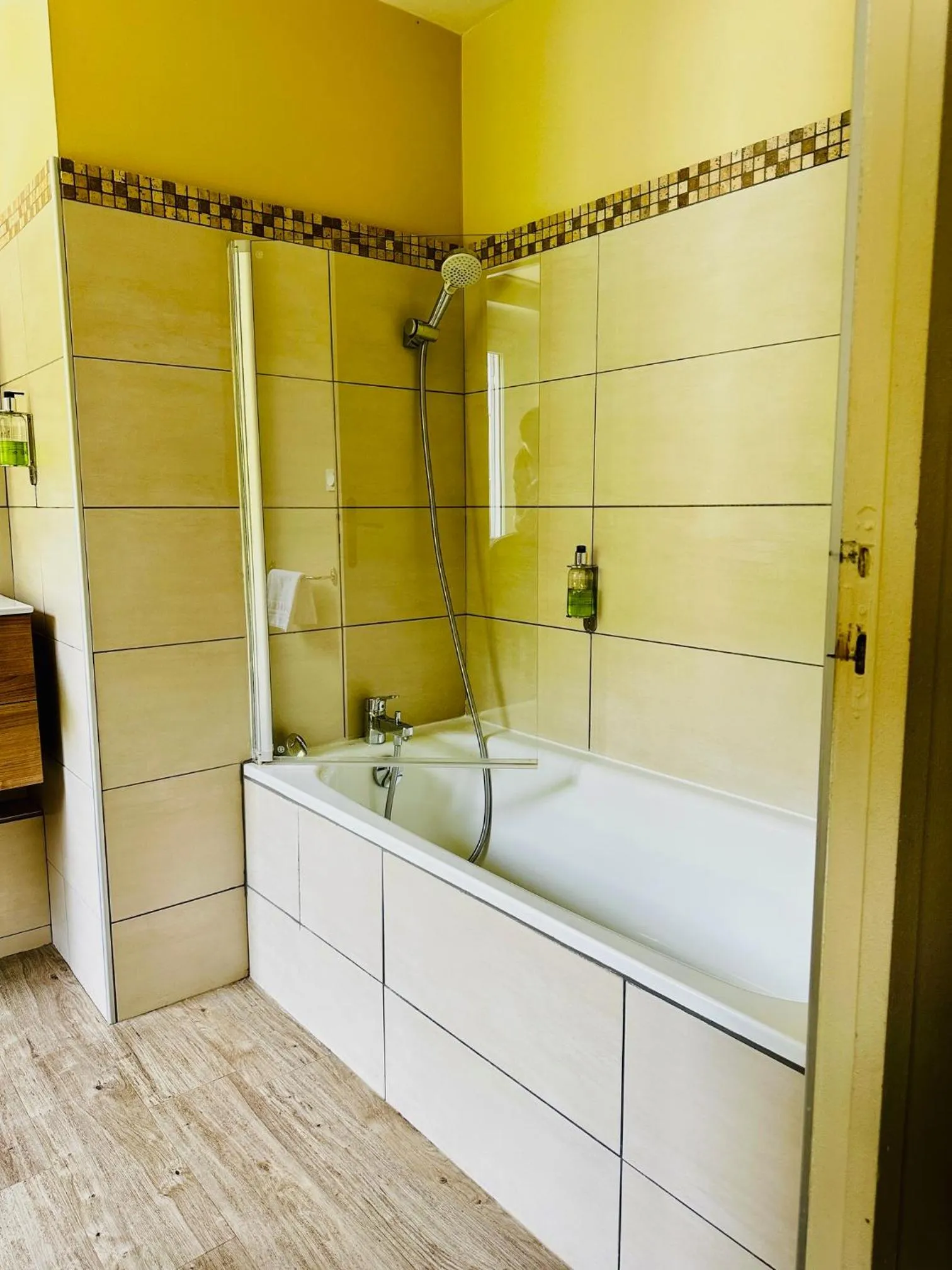 Bath in Hôtel Restaurant Le Repère