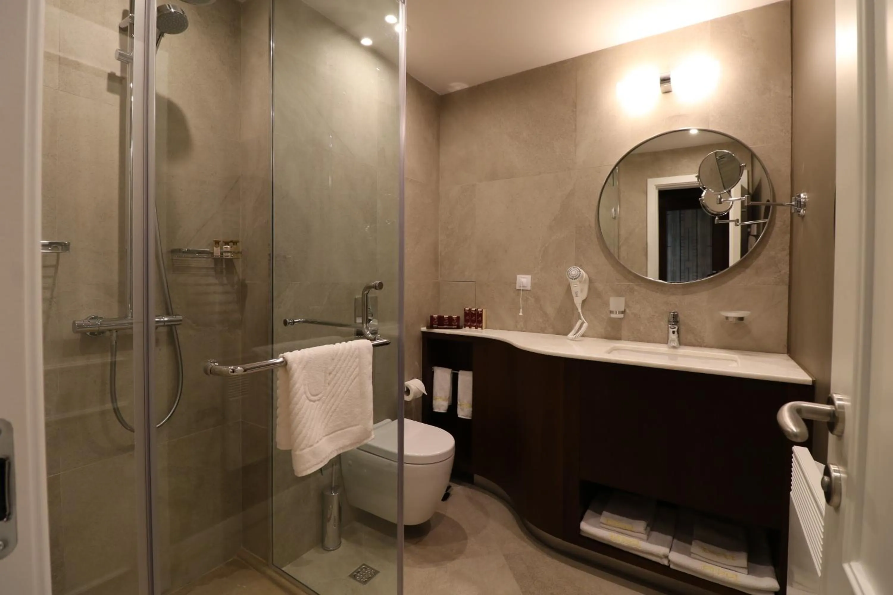 Bathroom in Casino&Hotel efbet Trakya