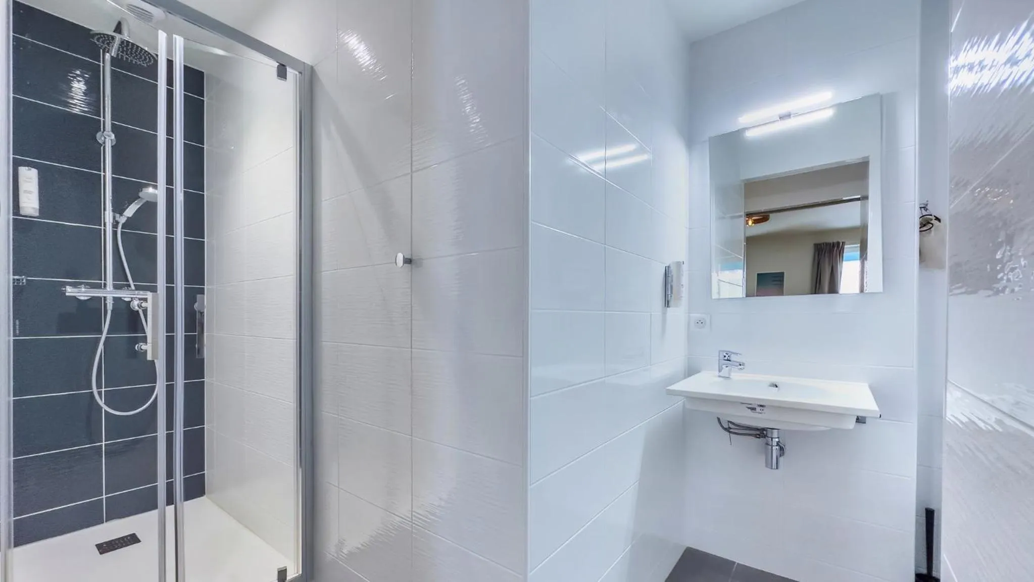 Shower in Hotel De La Gare