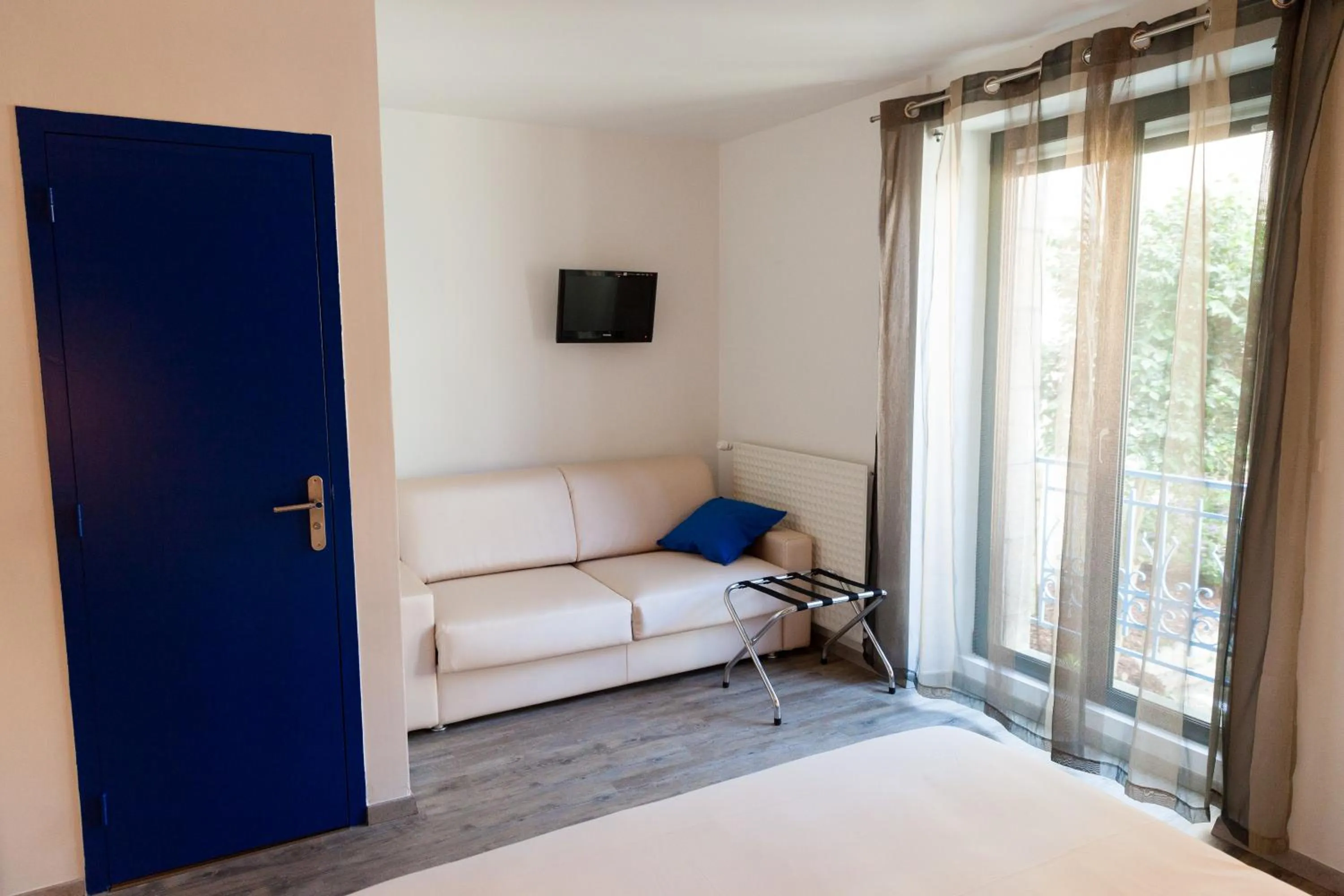 Seating area, Bed in Hotel De La Gare