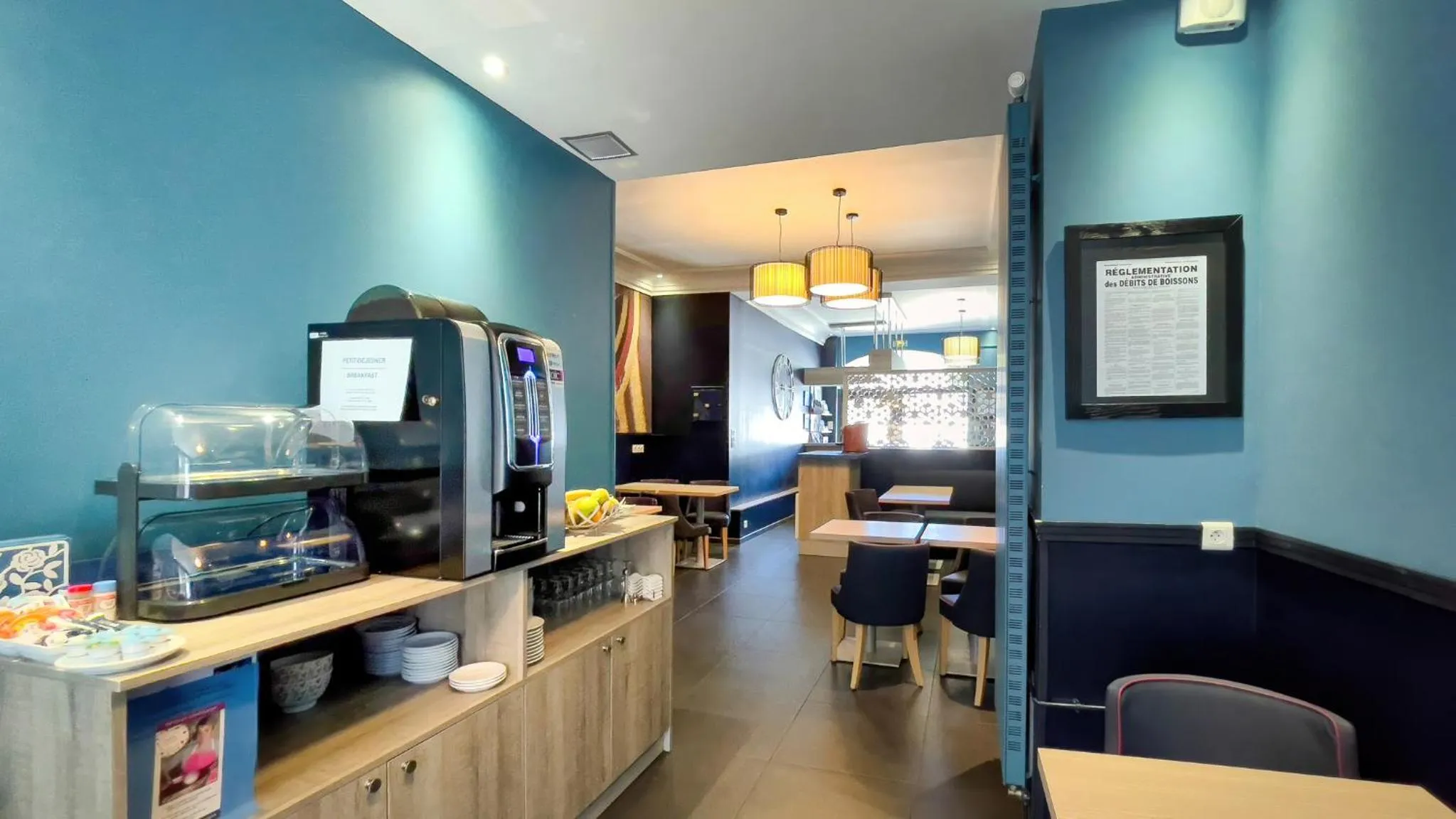 Communal lounge/ TV room in Hotel De La Gare