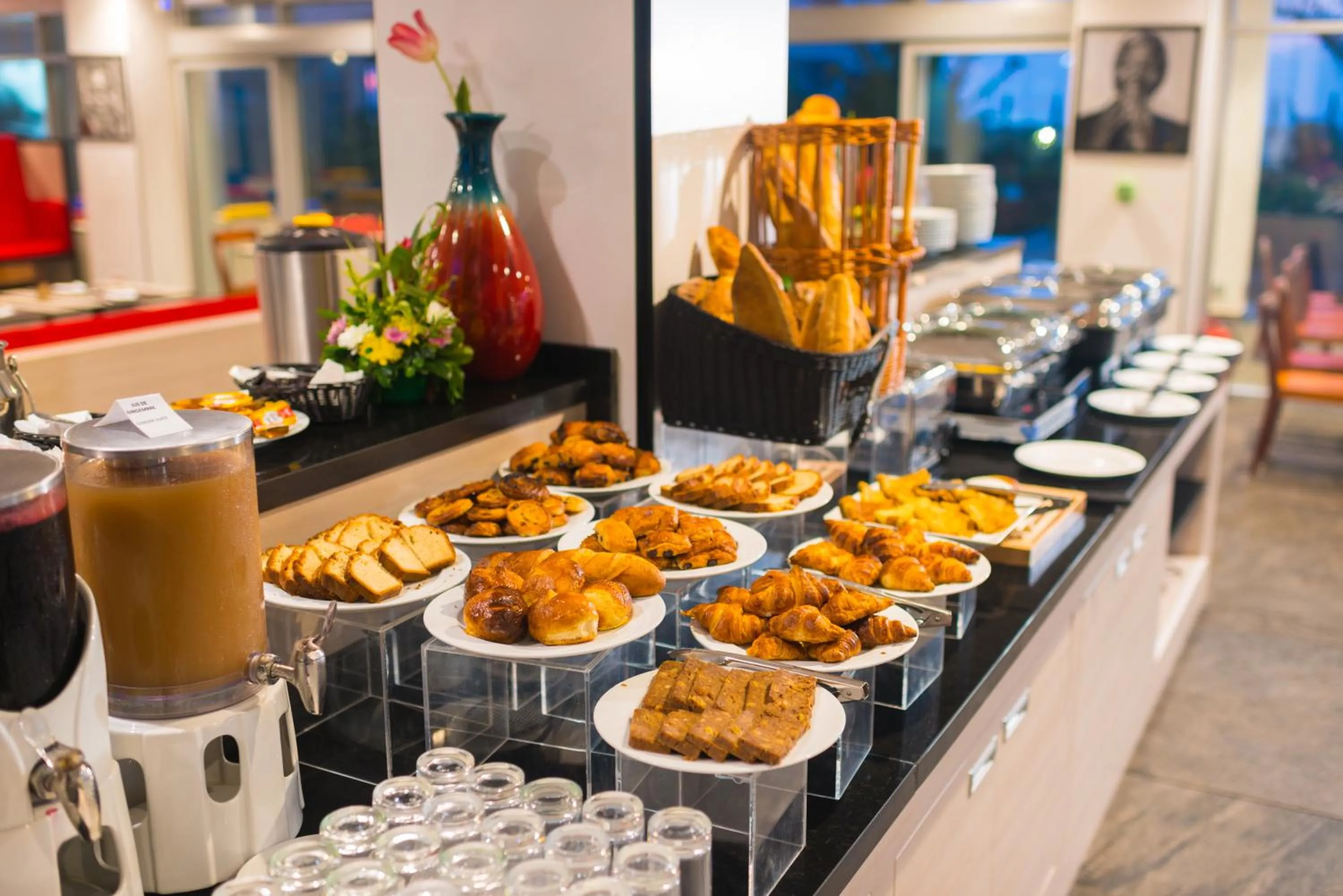 Restaurant/places to eat in ONOMO Hotel Conakry