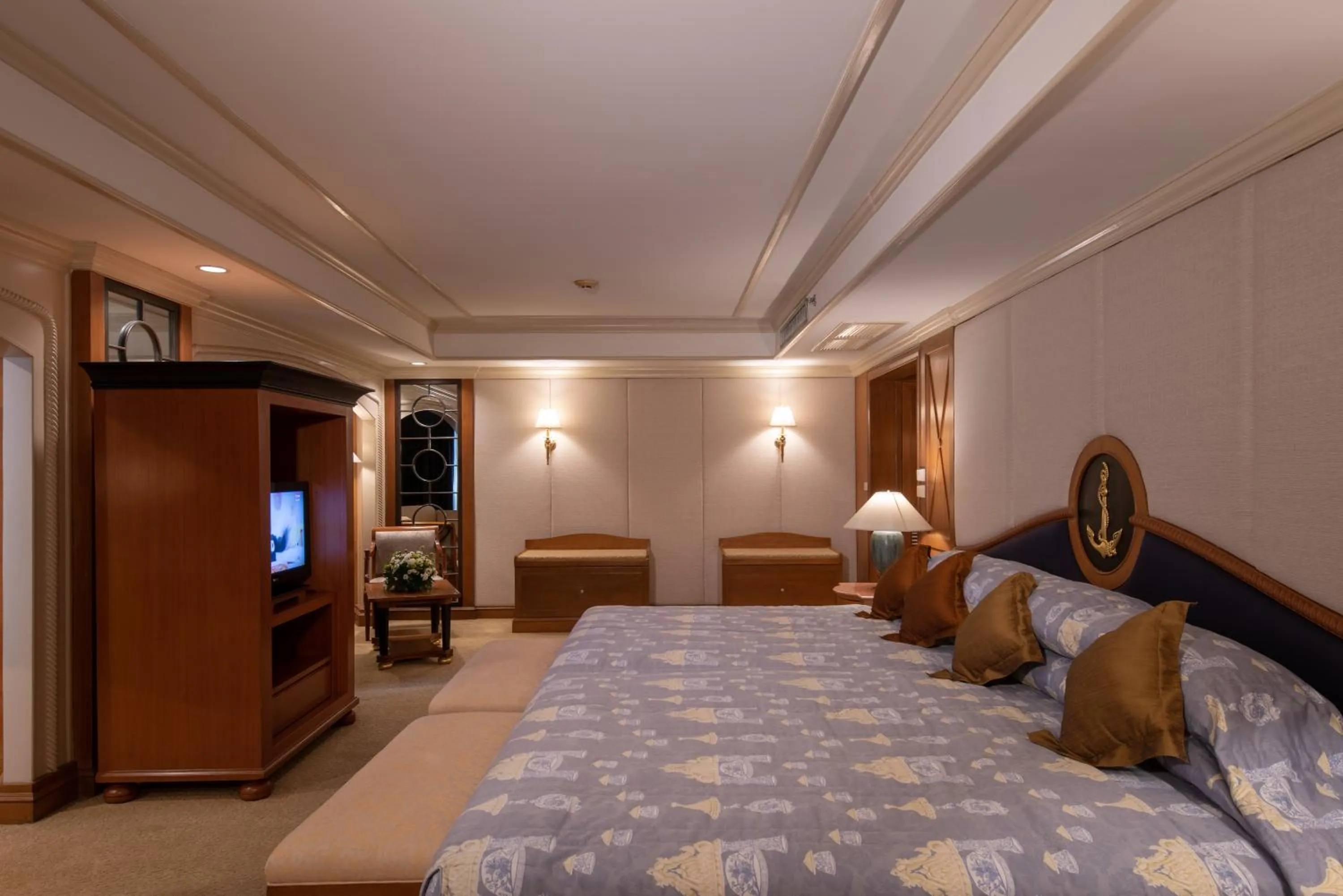 Bedroom, Bed in Montien Riverside Hotel Bangkok