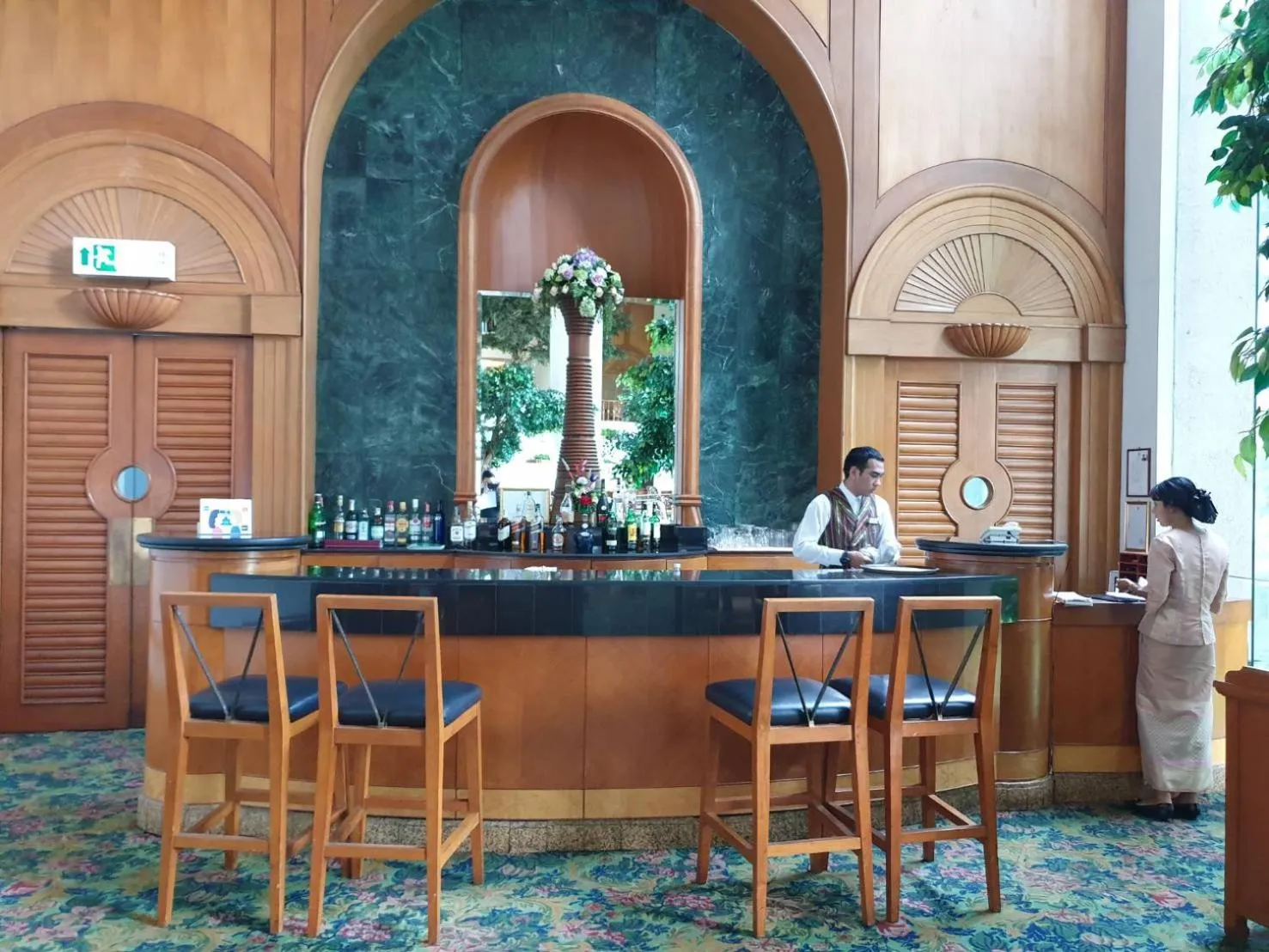 Evening entertainment in Montien Riverside Hotel Bangkok