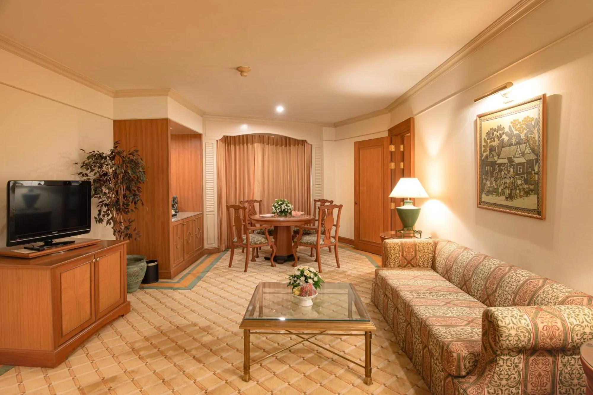 Living room in Montien Riverside Hotel Bangkok