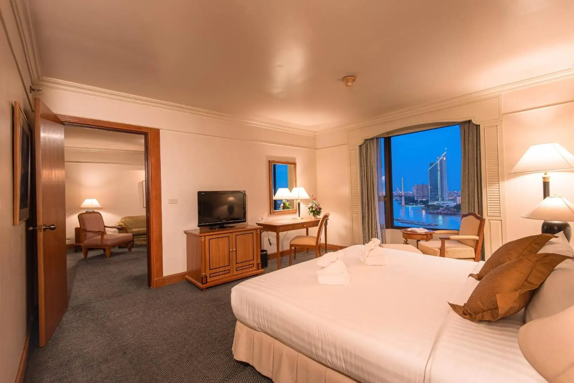 Deluxe King Suite with River View in Montien Riverside Hotel Bangkok Deluxe King Suite with River View in Montien Riverside Hotel Bangkok