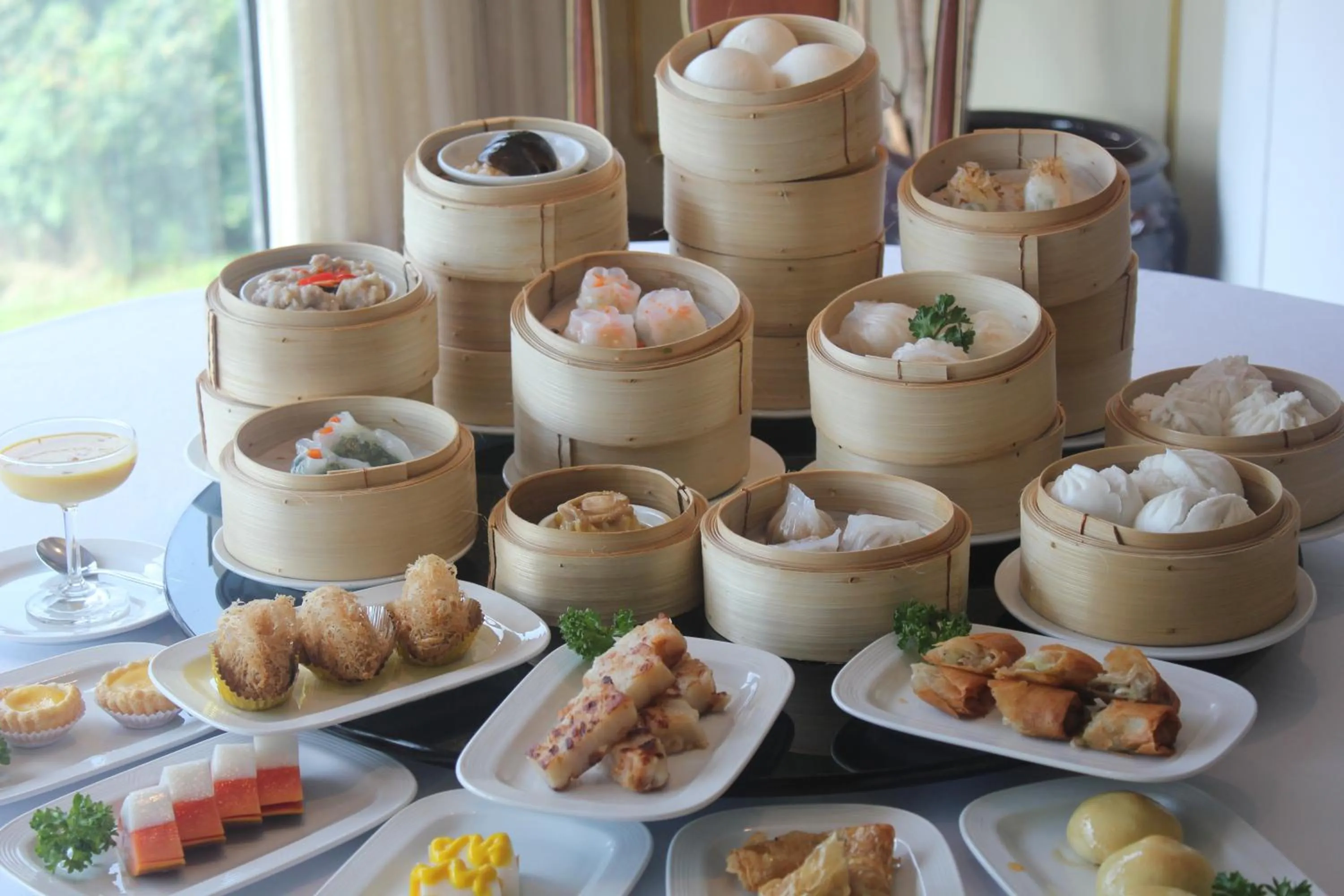 Food and drinks in Montien Riverside Hotel Bangkok