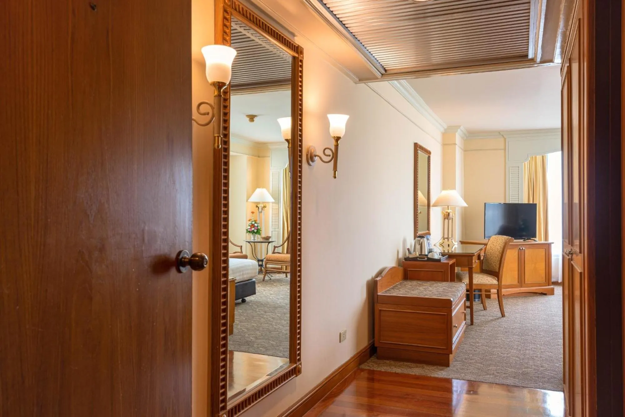 wardrobe in Montien Riverside Hotel Bangkok