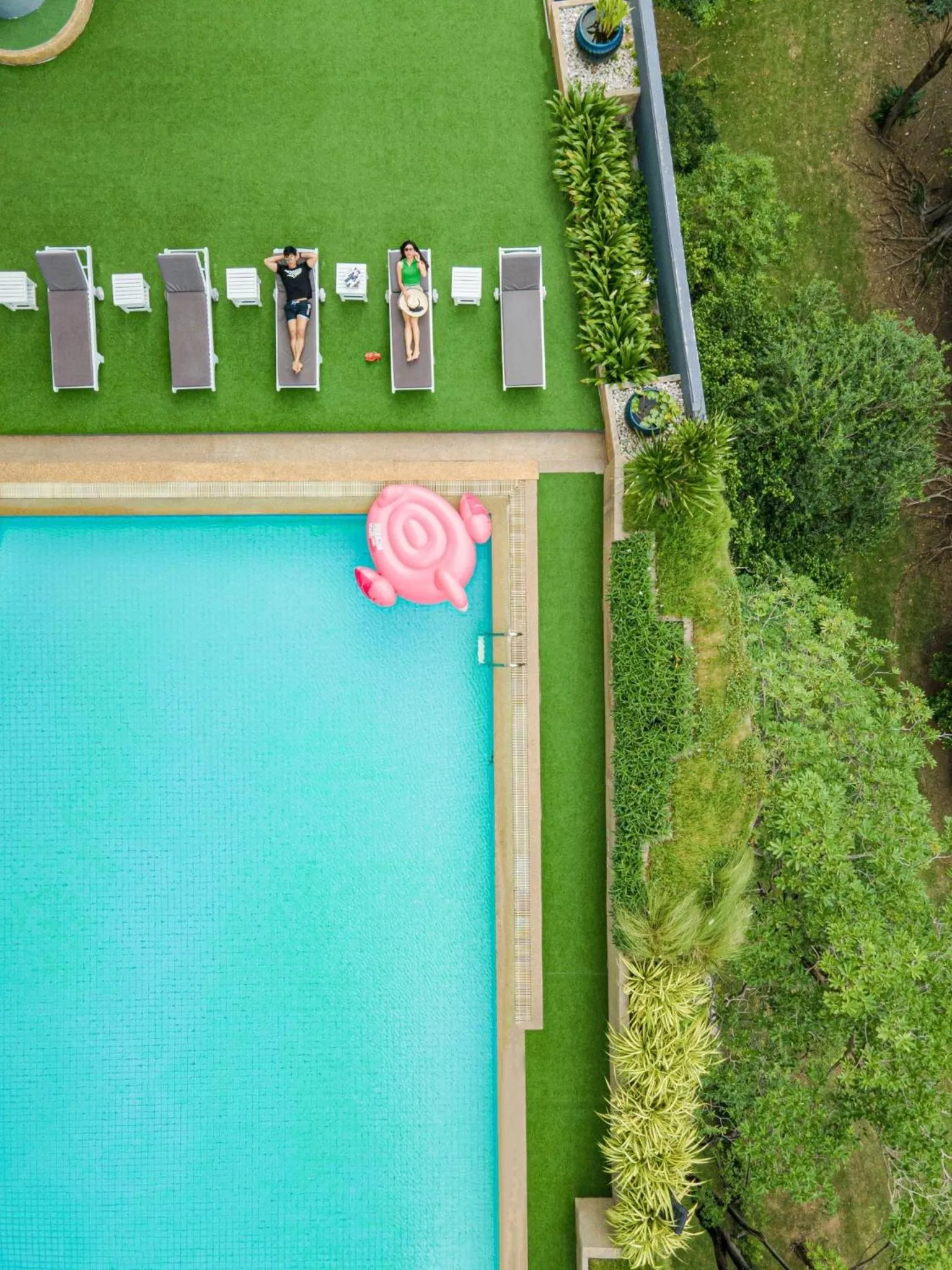 Pool view in Montien Riverside Hotel Bangkok