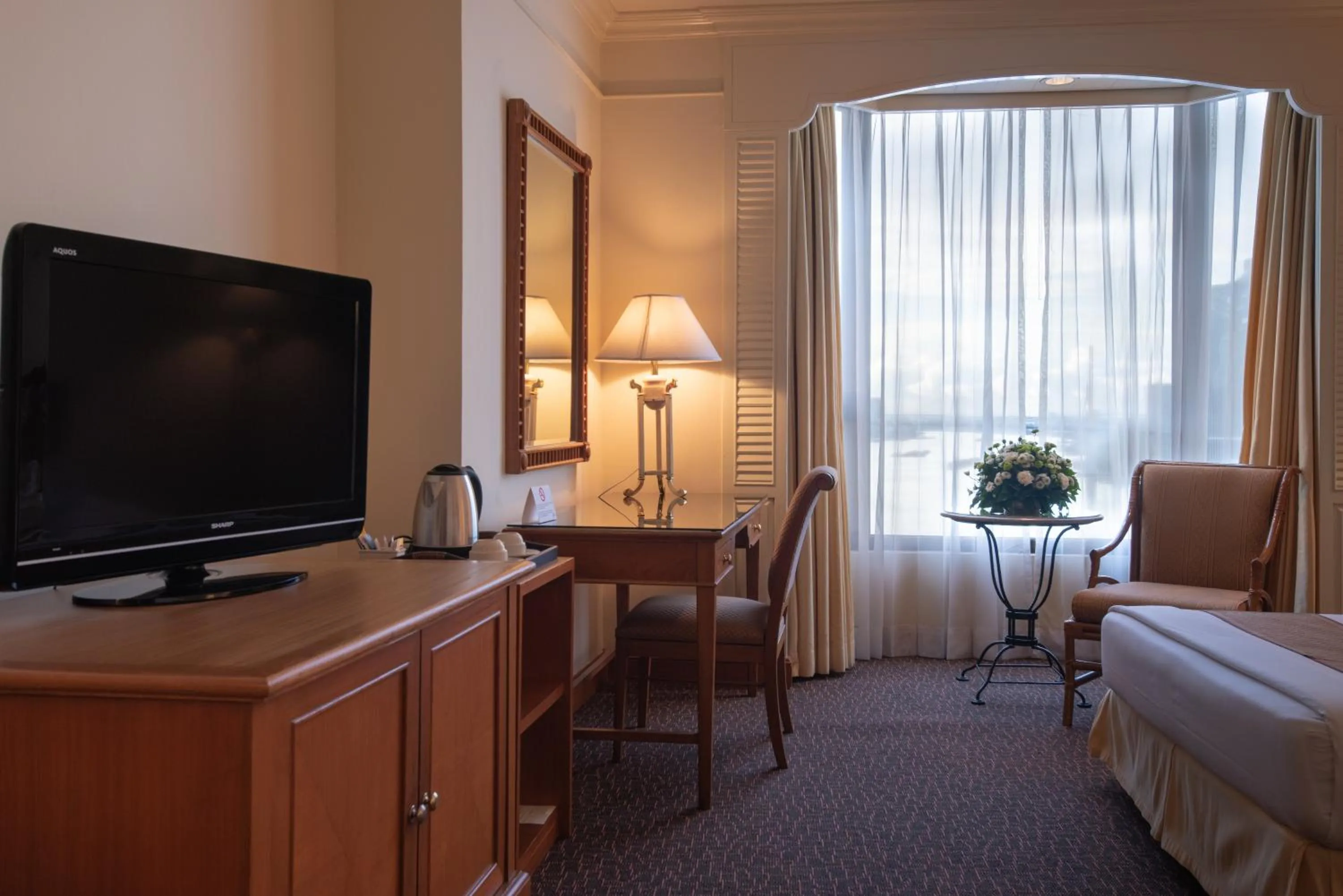 Food, Bed in Montien Riverside Hotel Bangkok