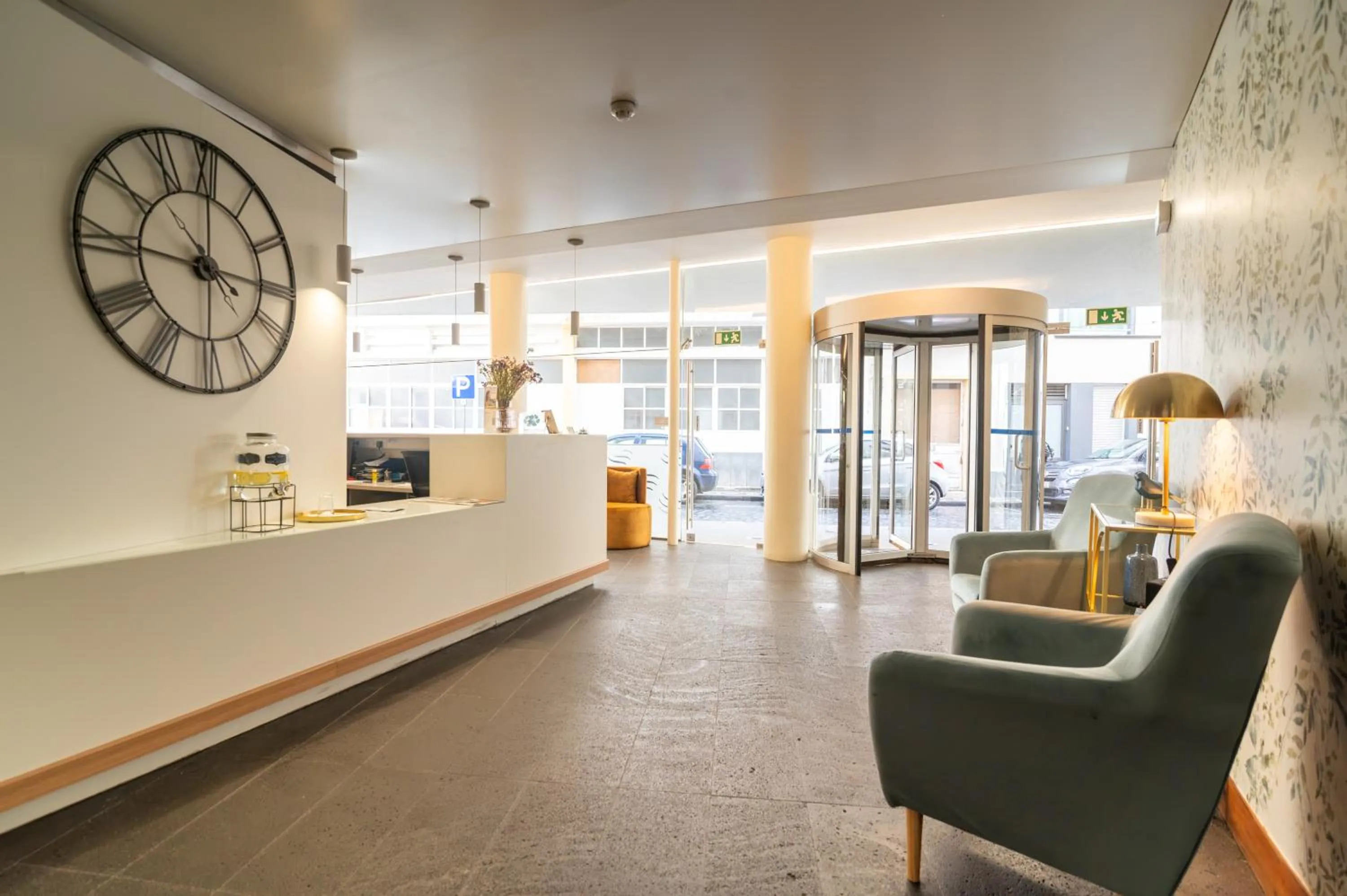 Lobby or reception in Hotel Comfort Inn Ponta Delgada