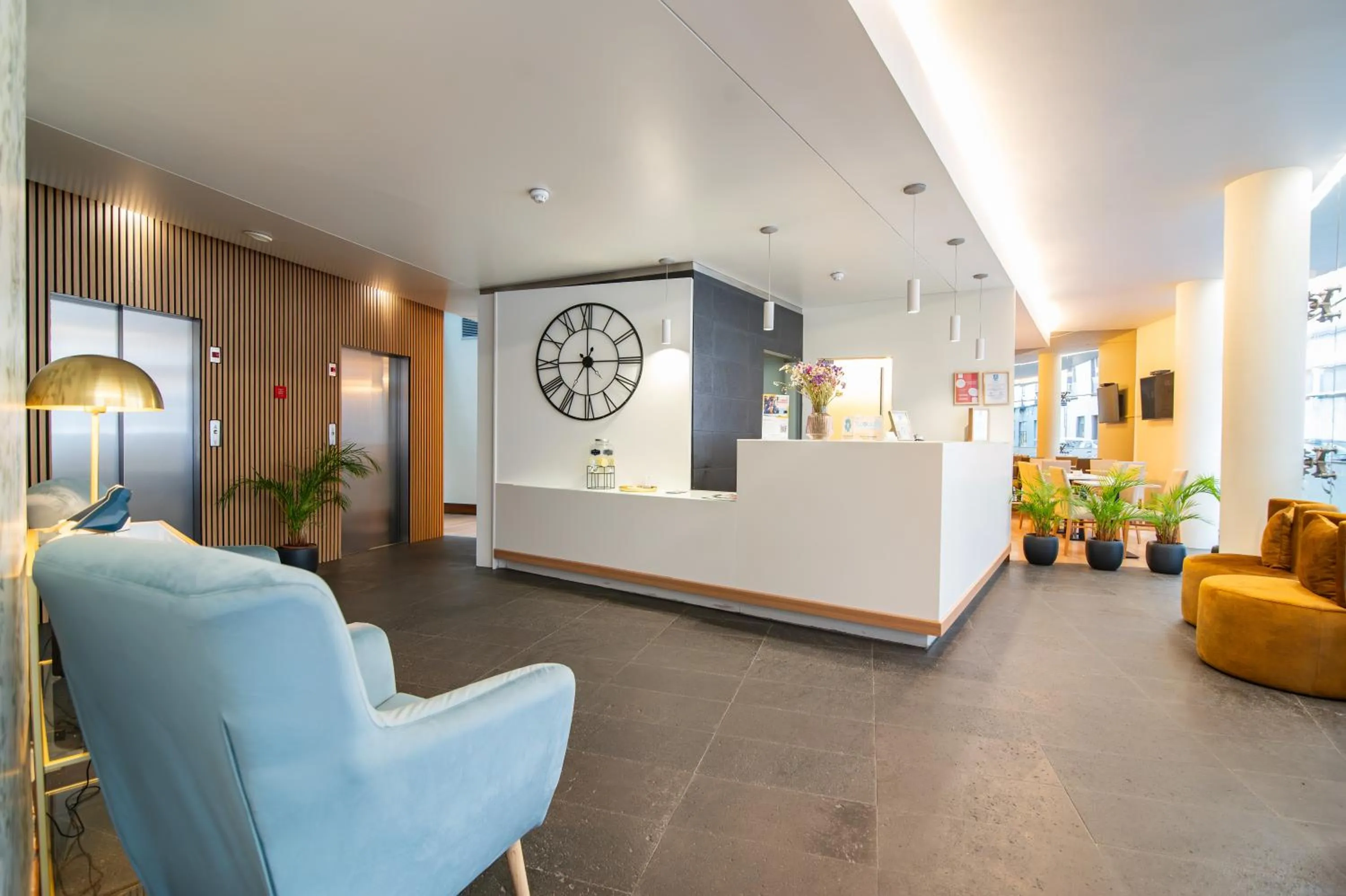 Lobby or reception in Hotel Comfort Inn Ponta Delgada