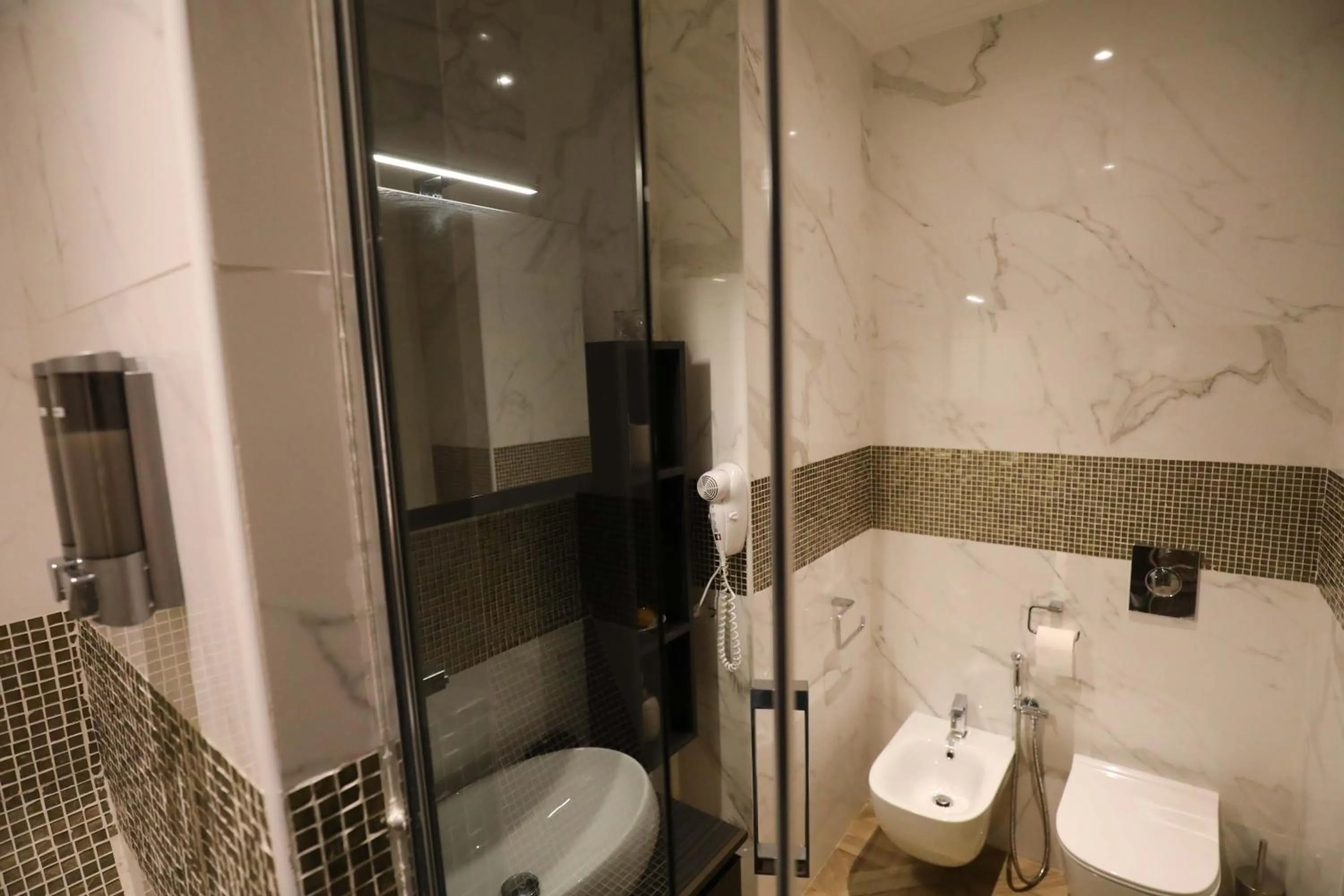 Shower in Vico Gelso Napoli