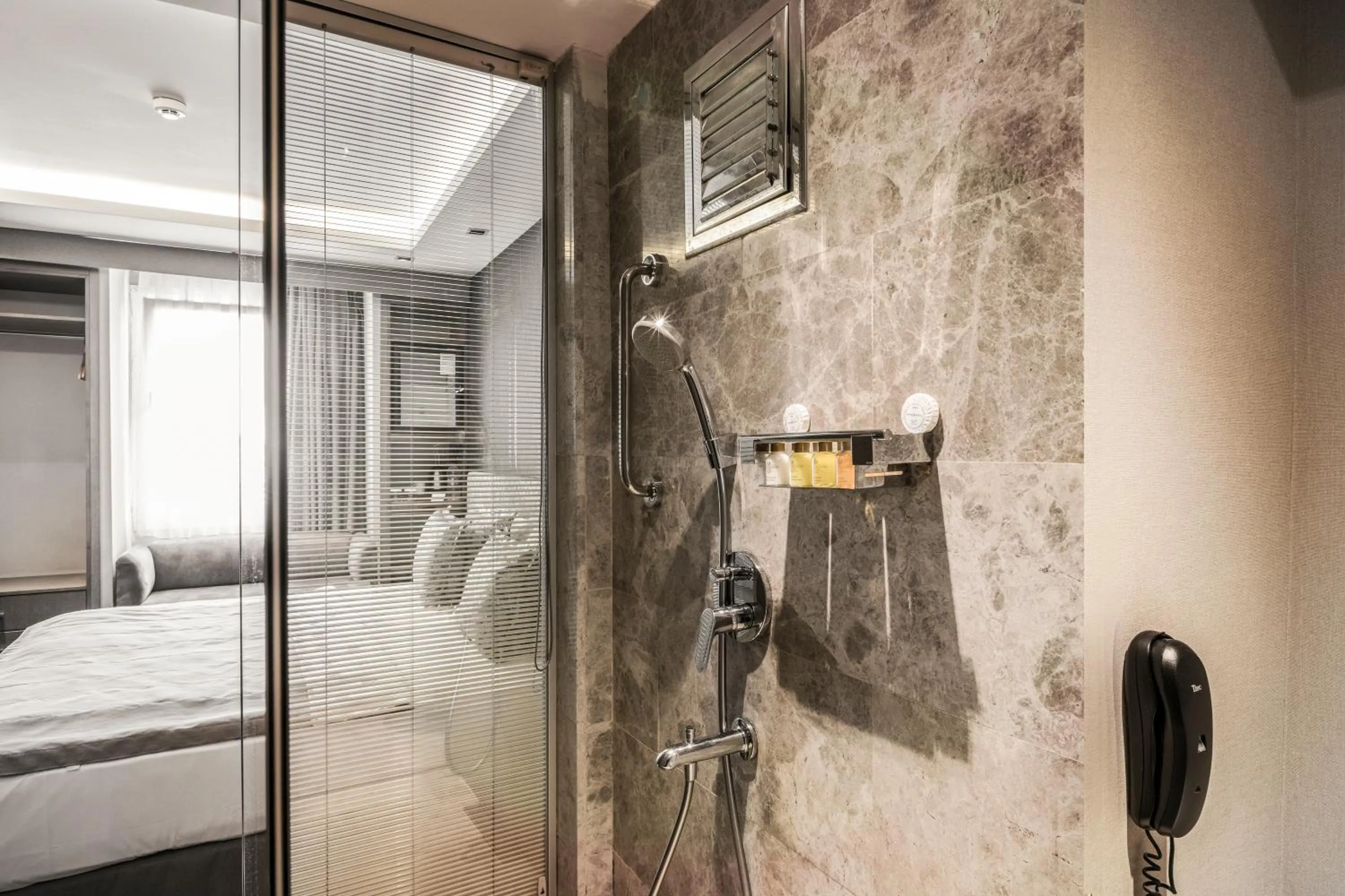 Shower in Grand Beyazit Hotel Old City