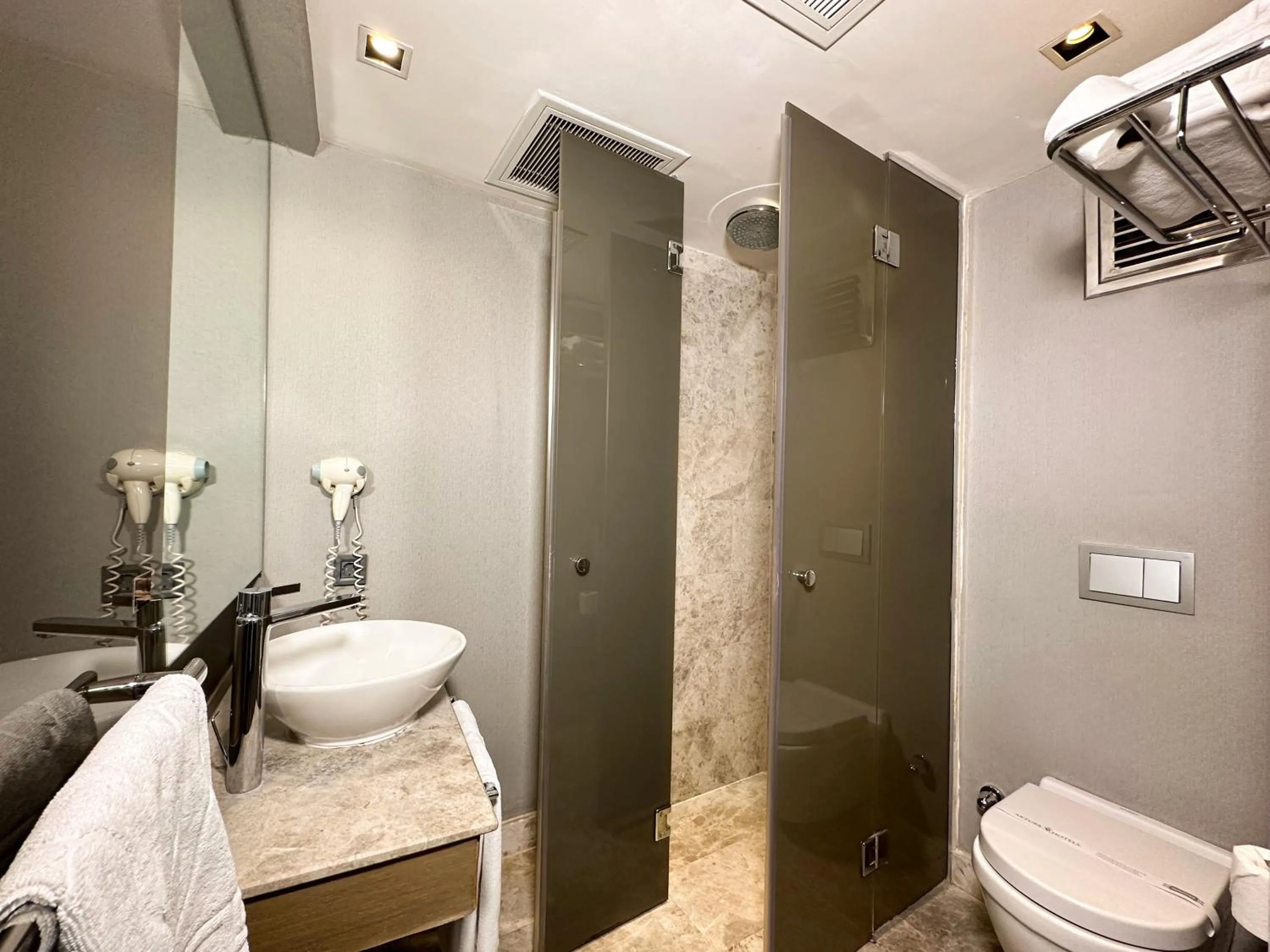 Shower in Grand Beyazit Hotel Old City