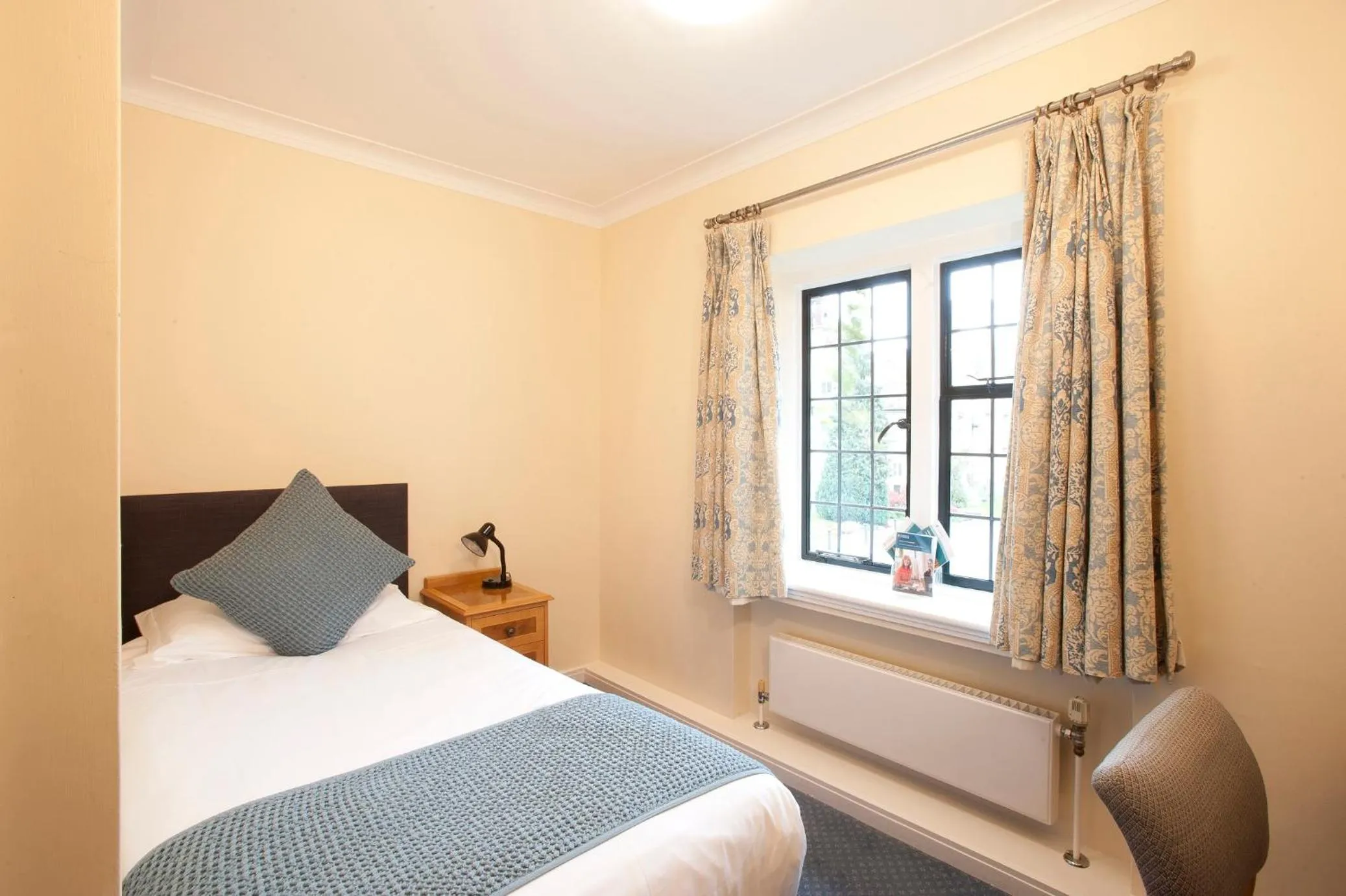 Bedroom, Bed in Madingley Hall