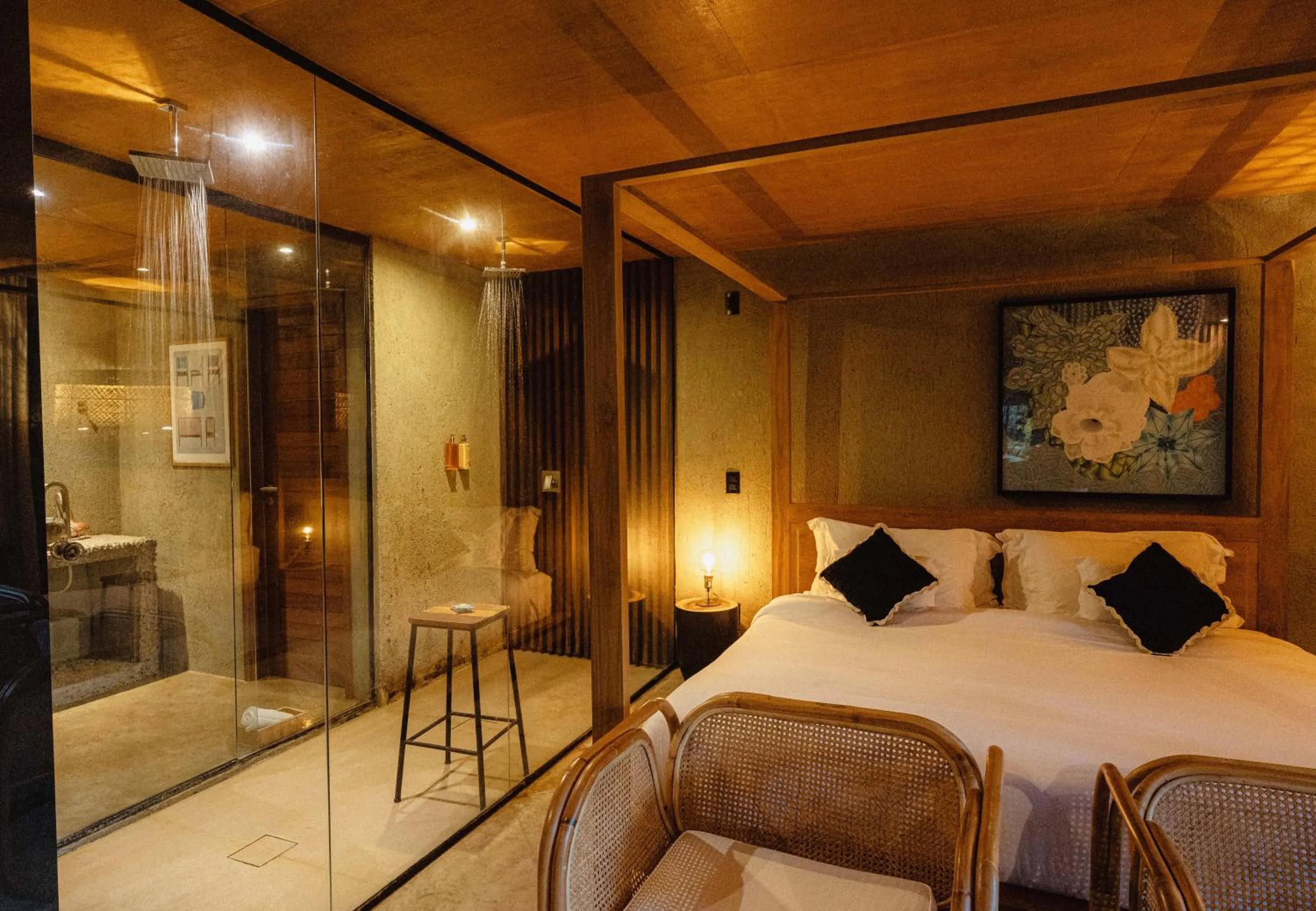 Shower, Bed in Pedras Do Patacho Hotel Boutique Experience