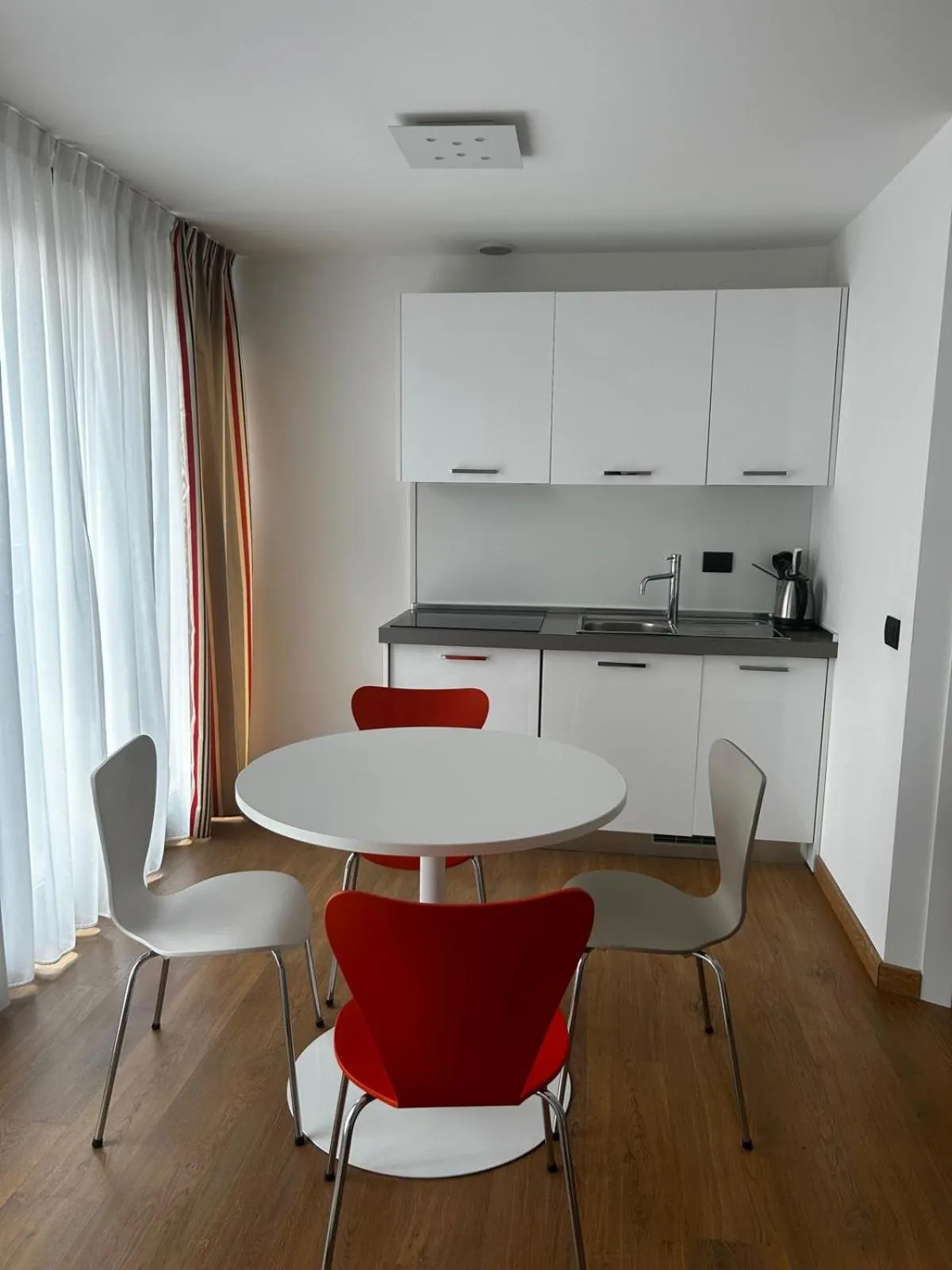 Kitchen or kitchenette in BB Hotels Aparthotel Isola