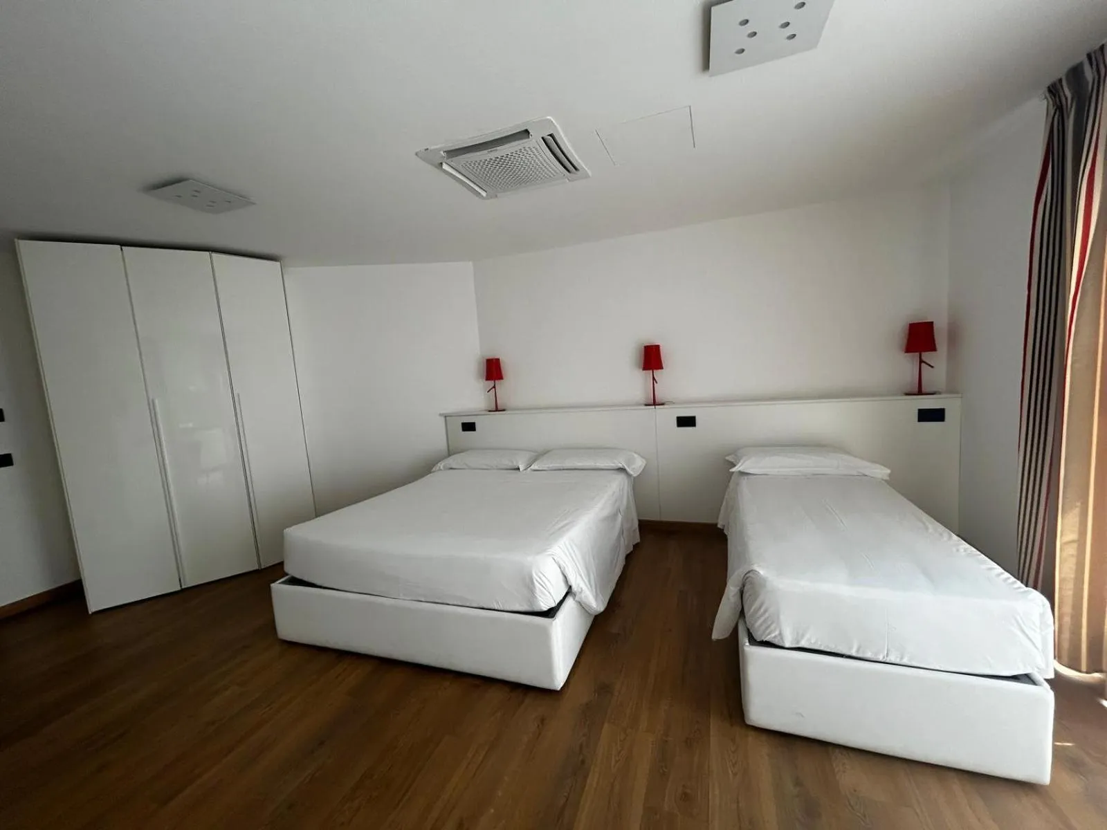 Bed in BB Hotels Aparthotel Isola