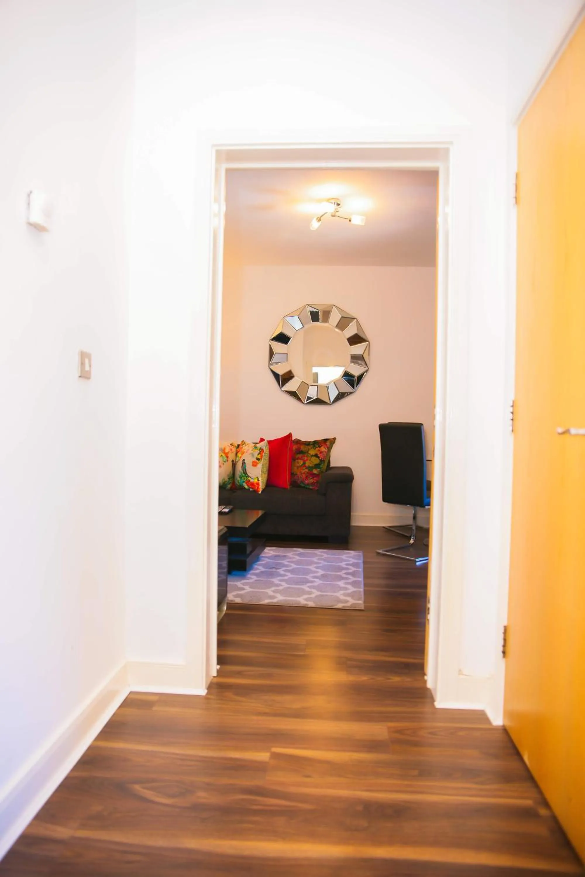 MODERN 2 BEDROOM APARTMENT